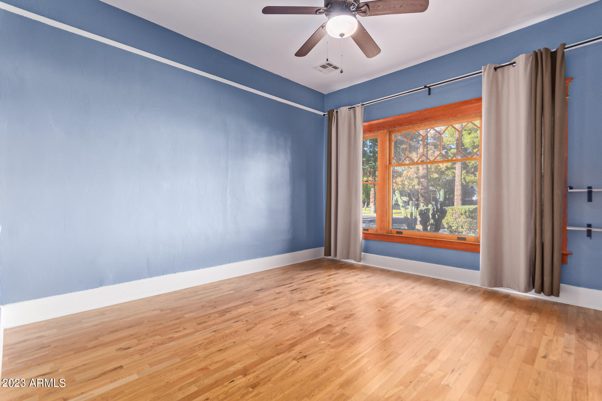 319 W WILLETTA Street