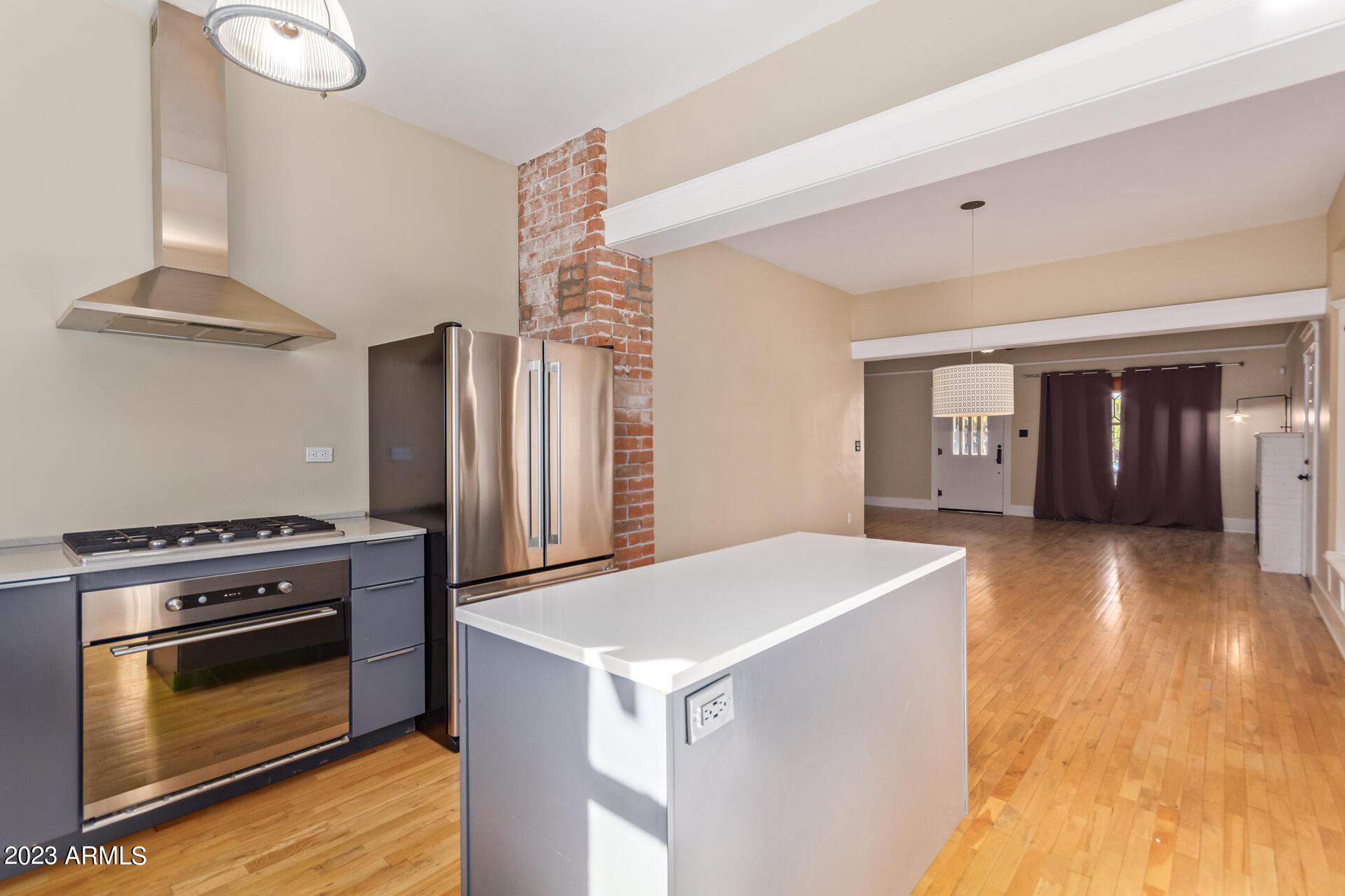 319 W WILLETTA Street