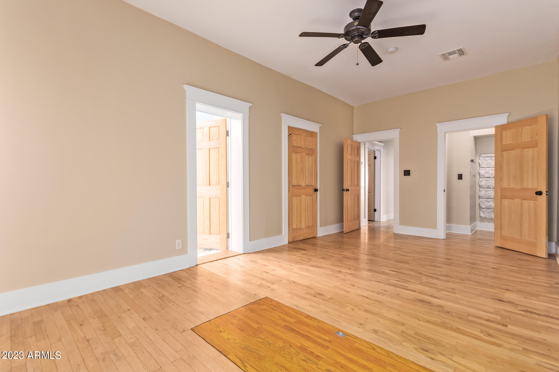 319 W WILLETTA Street