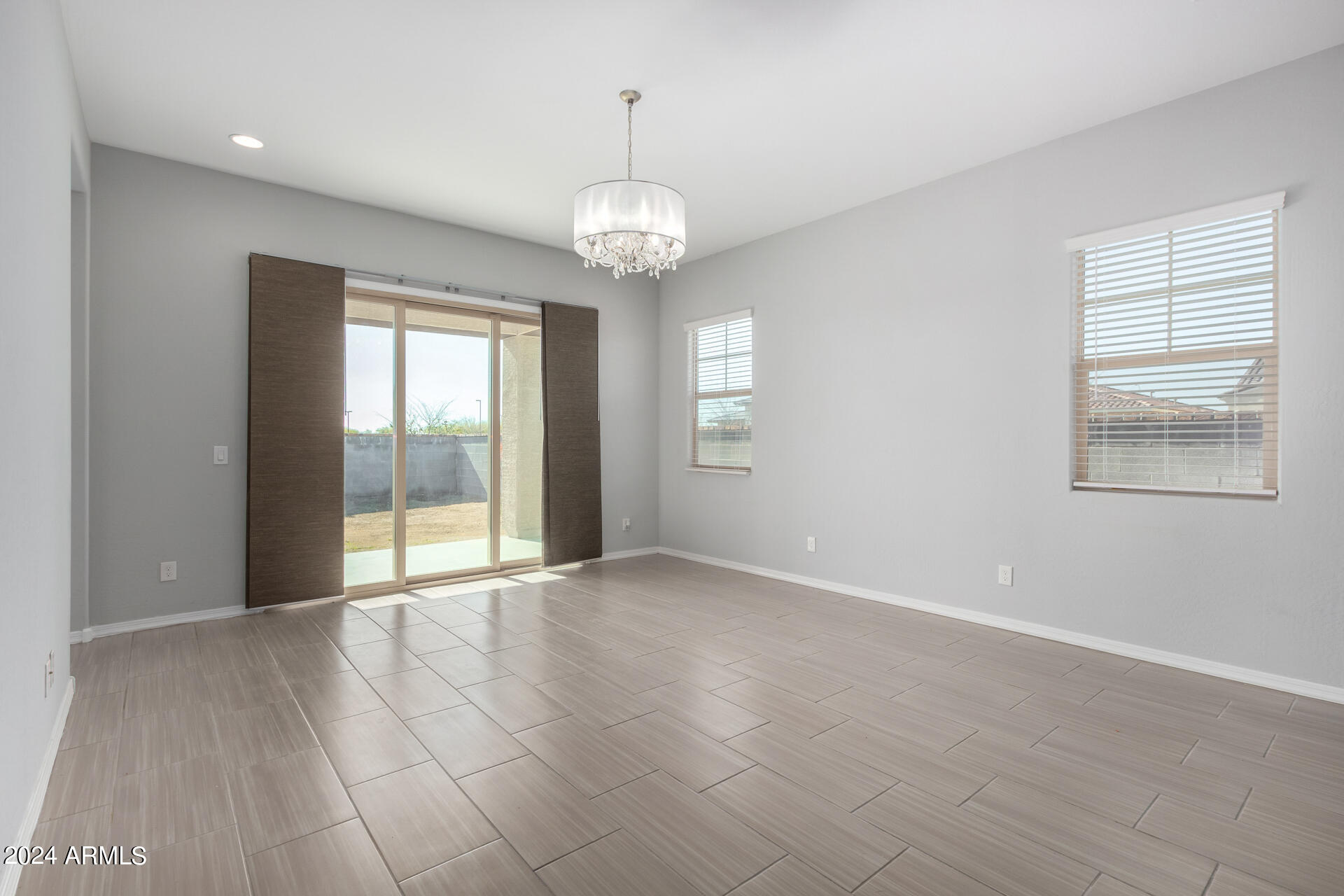 10877 W MARSHALL Avenue