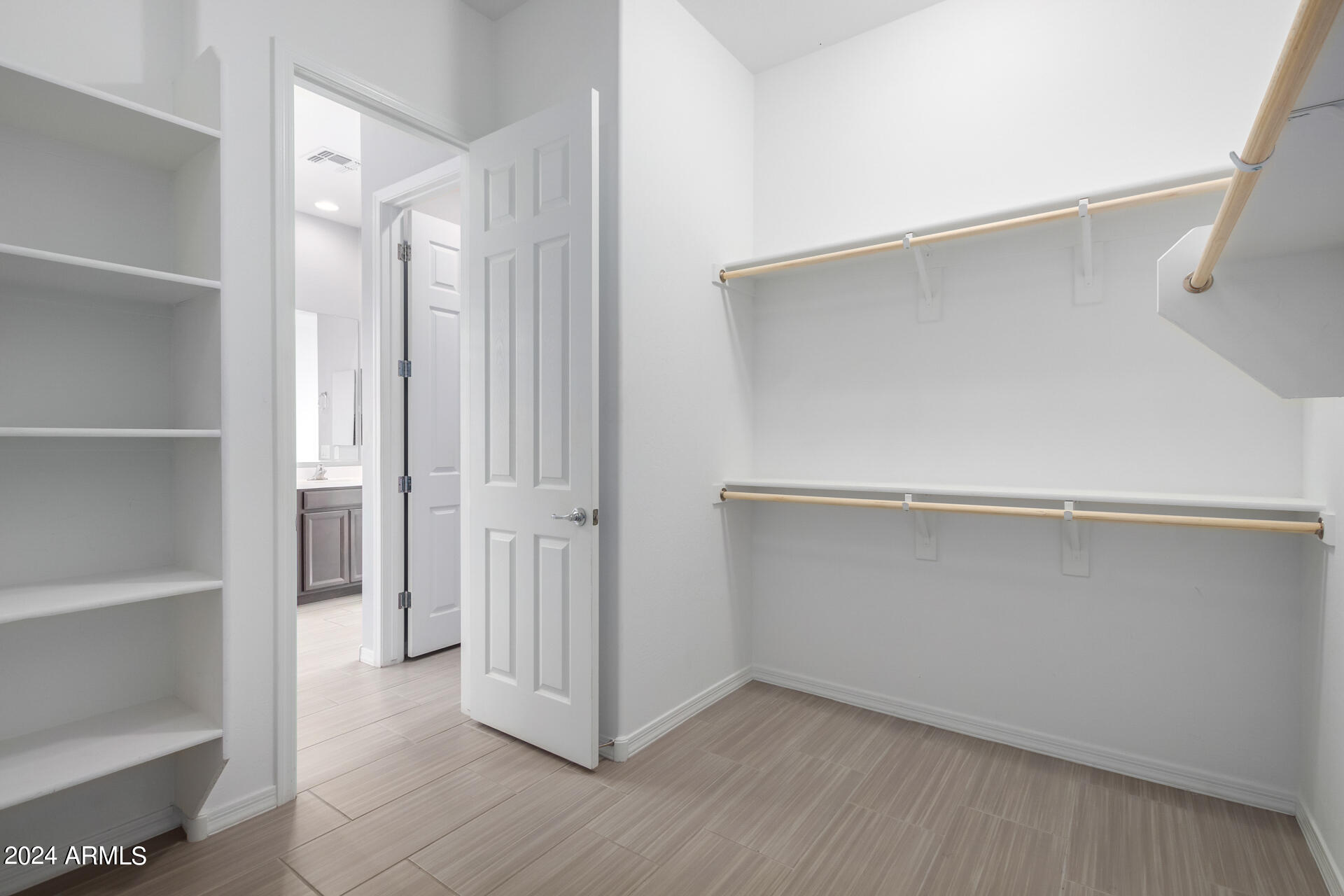 10877 W MARSHALL Avenue