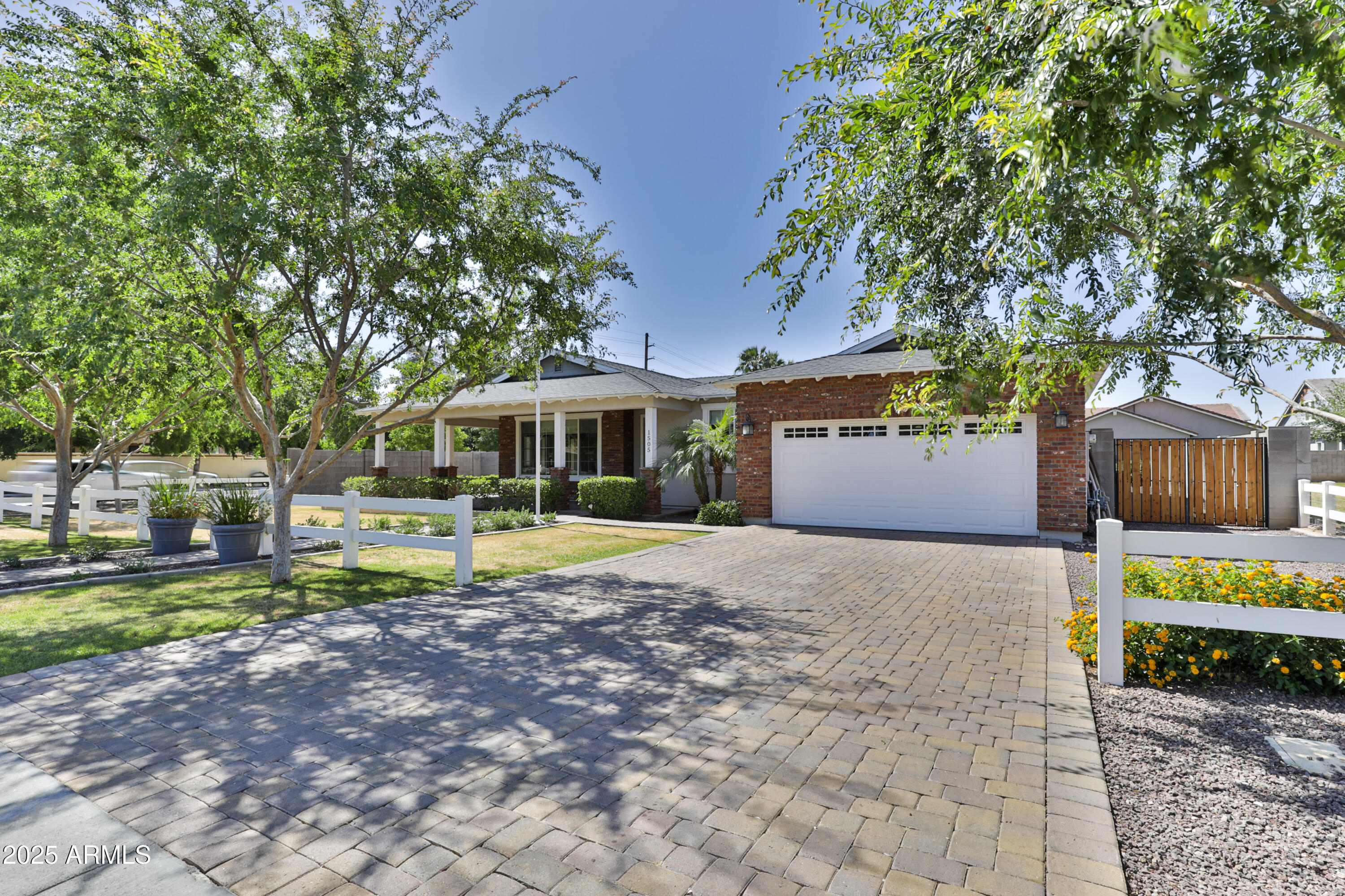 1505 W ORANGEWOOD Avenue W