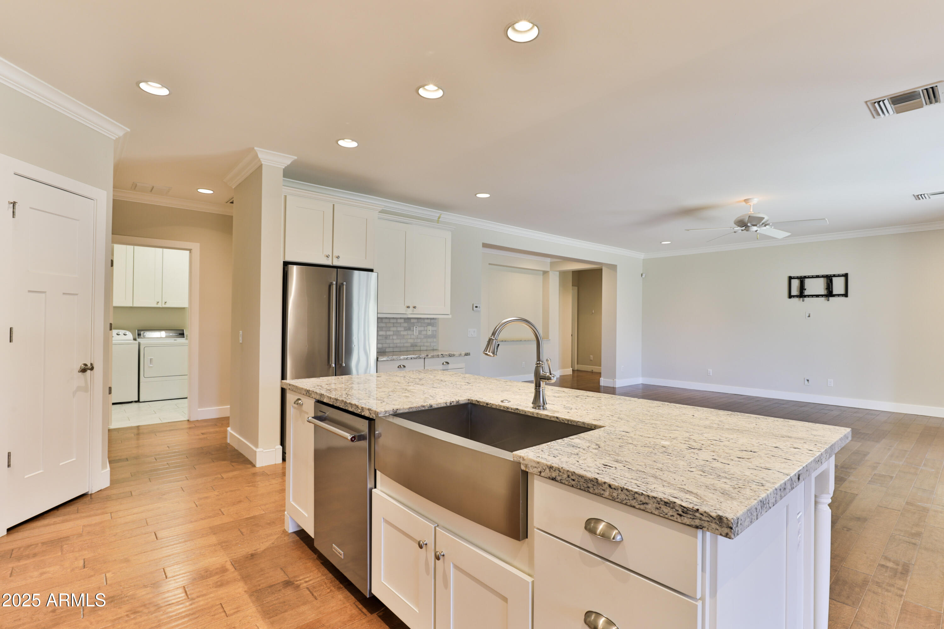 1505 W ORANGEWOOD Avenue W