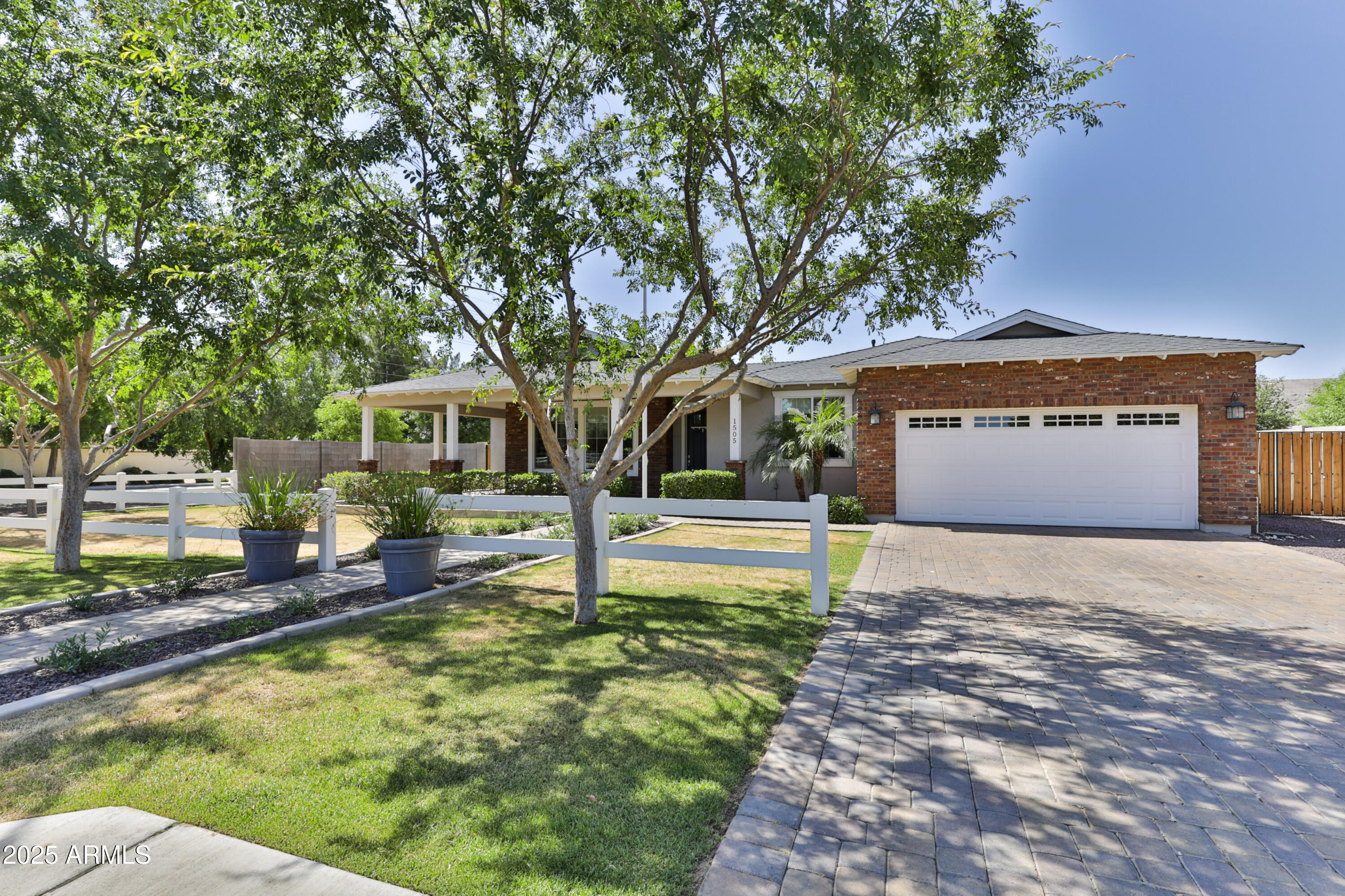 1505 W ORANGEWOOD Avenue W