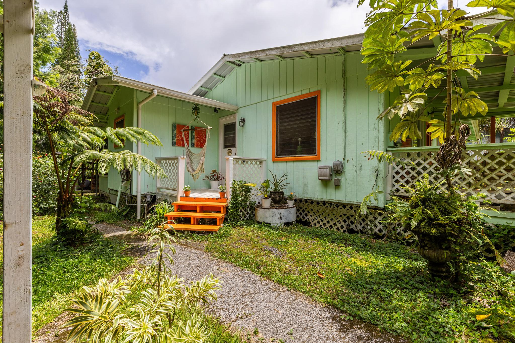 15-2735 KUMU ST