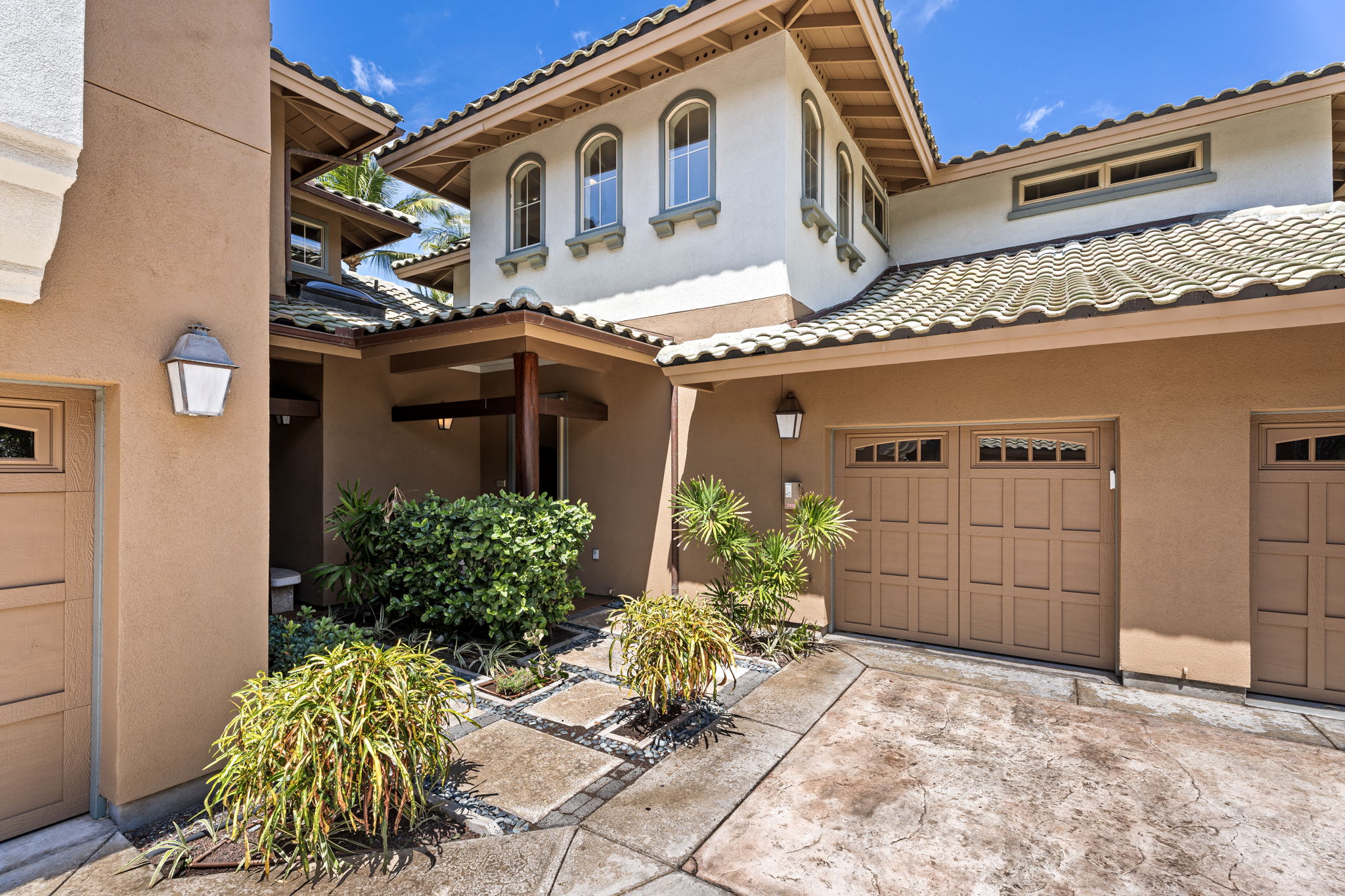 68-1125 KANIKU DR 1405