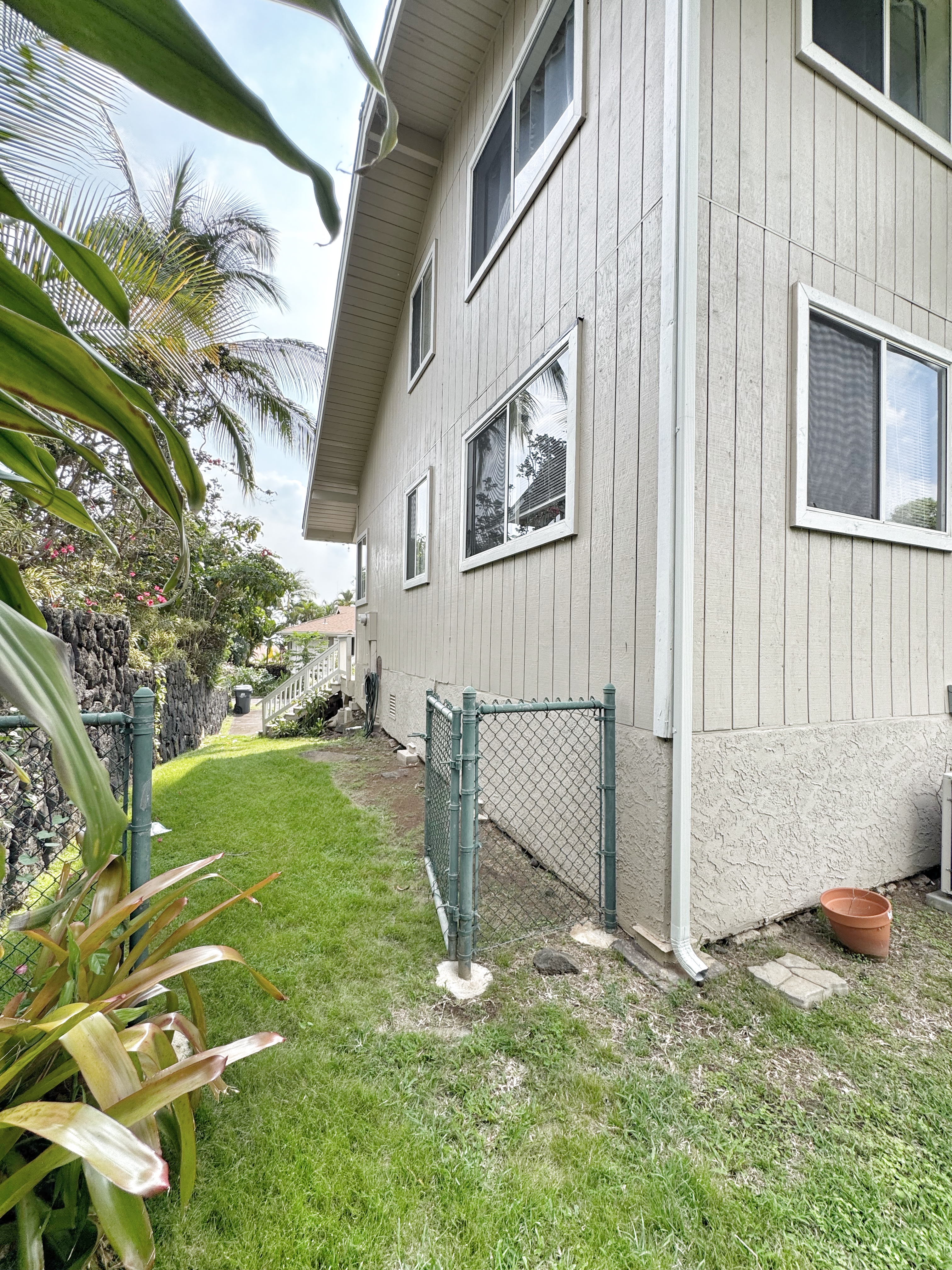76-227-E ROYAL POINCIANA DR B