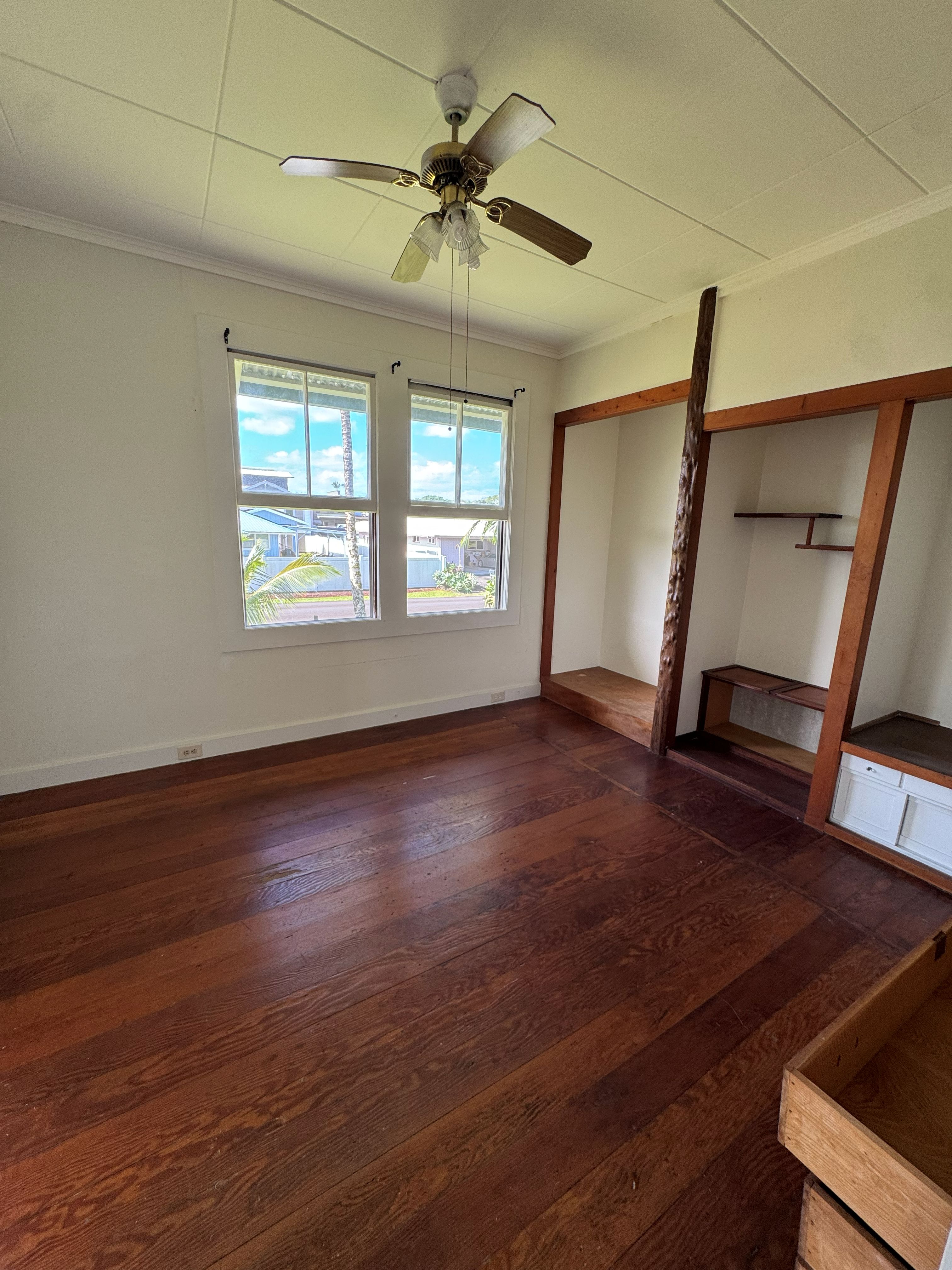 524 LAUKAPU ST