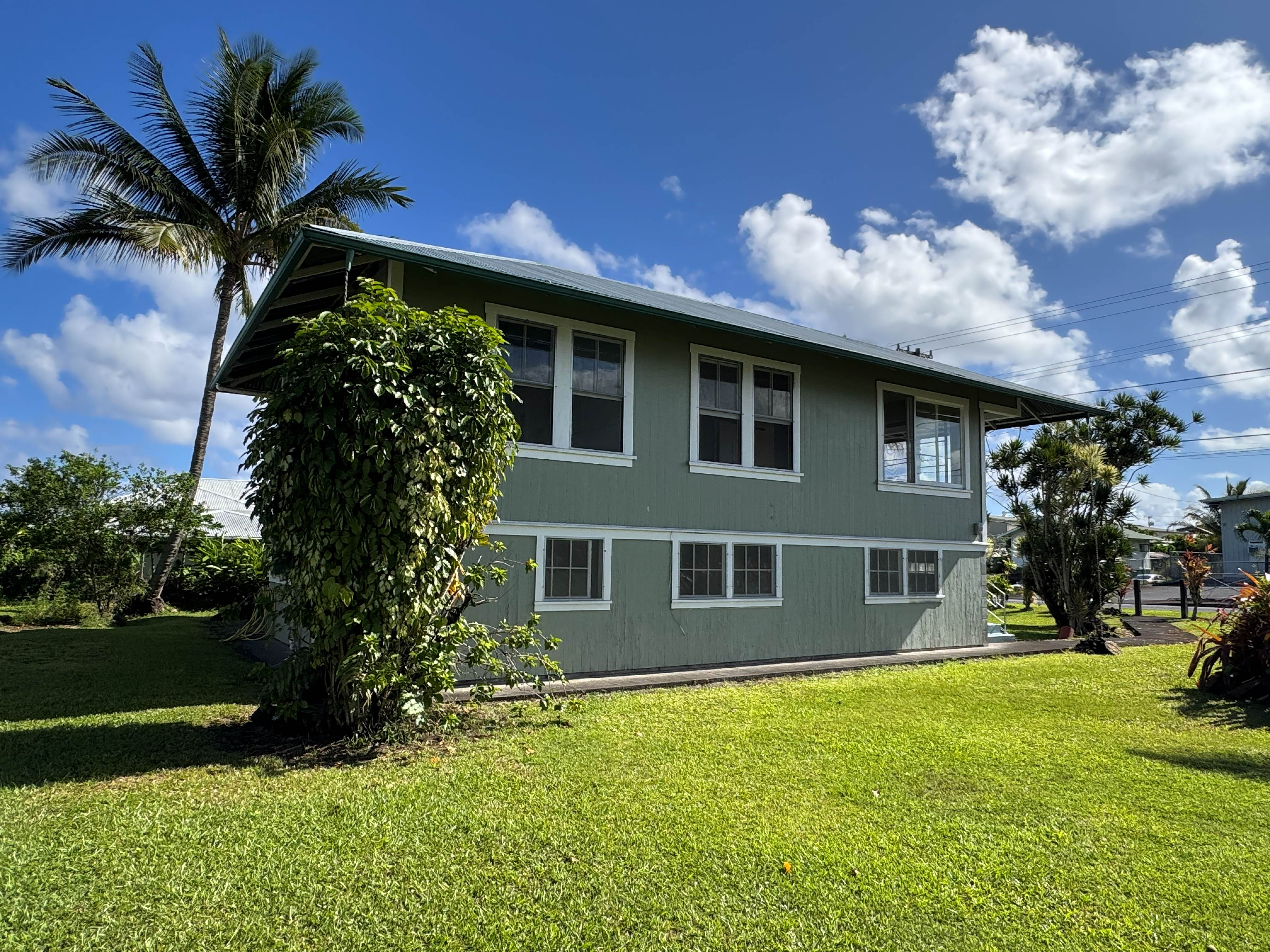 524 LAUKAPU ST