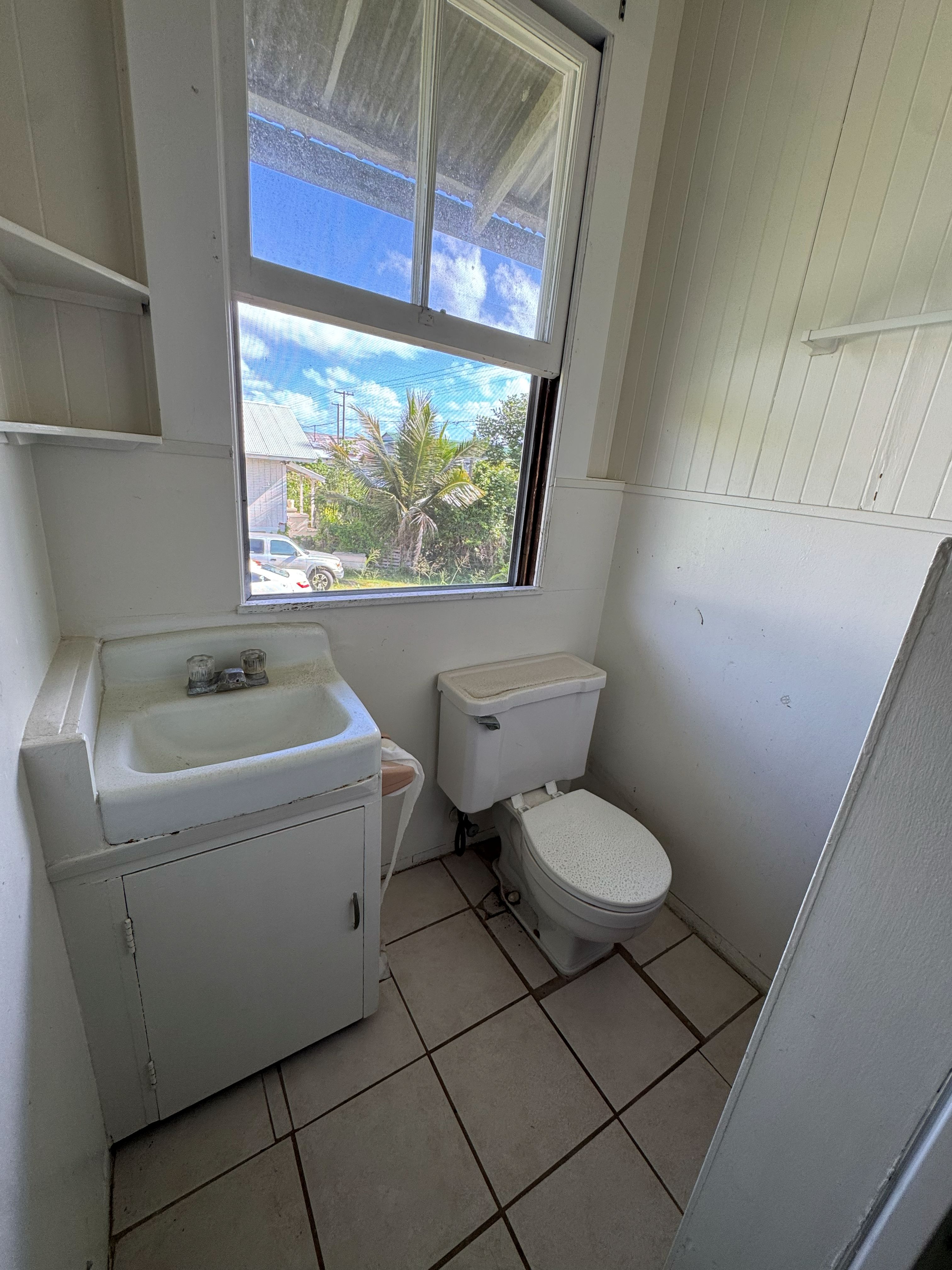 524 LAUKAPU ST