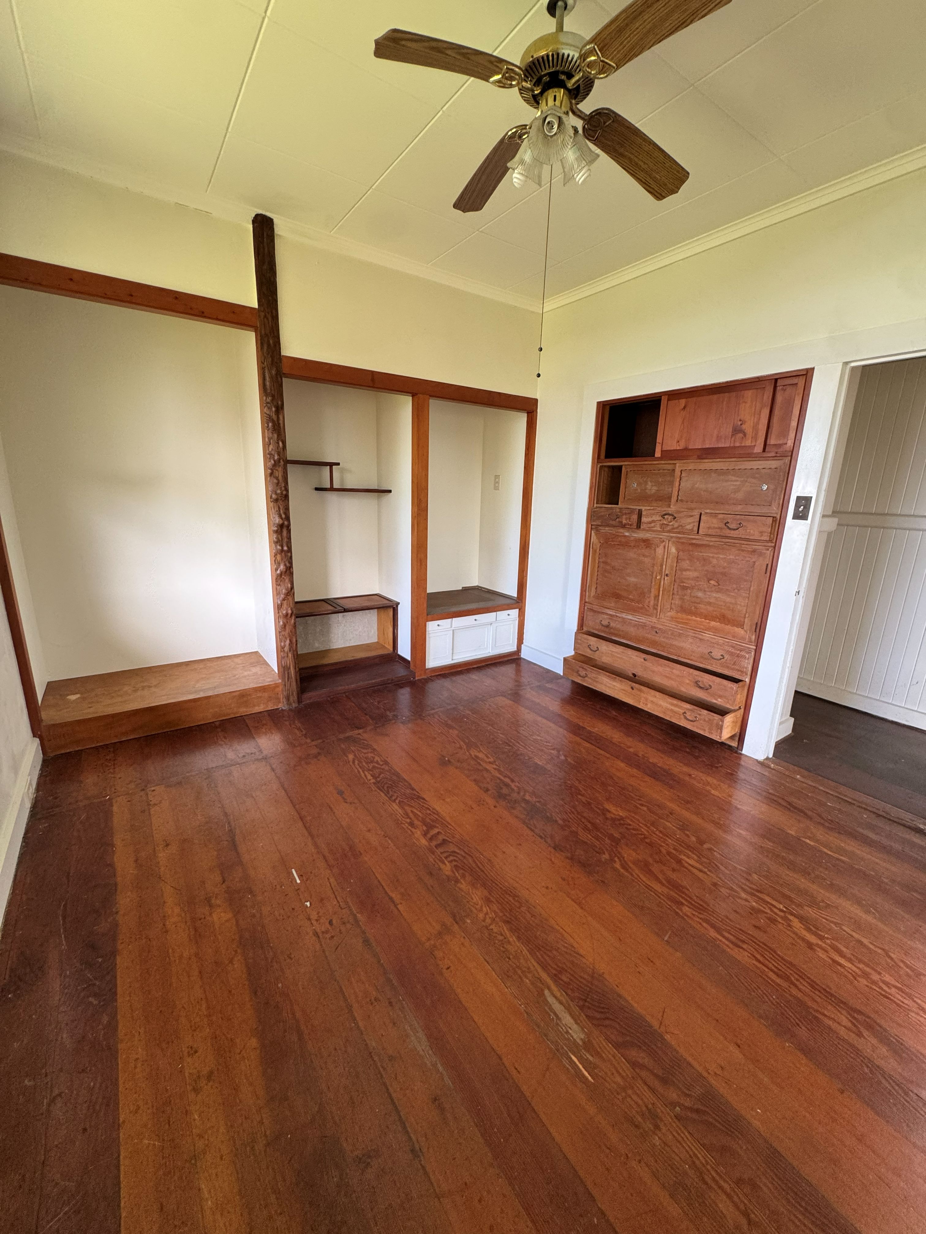 524 LAUKAPU ST