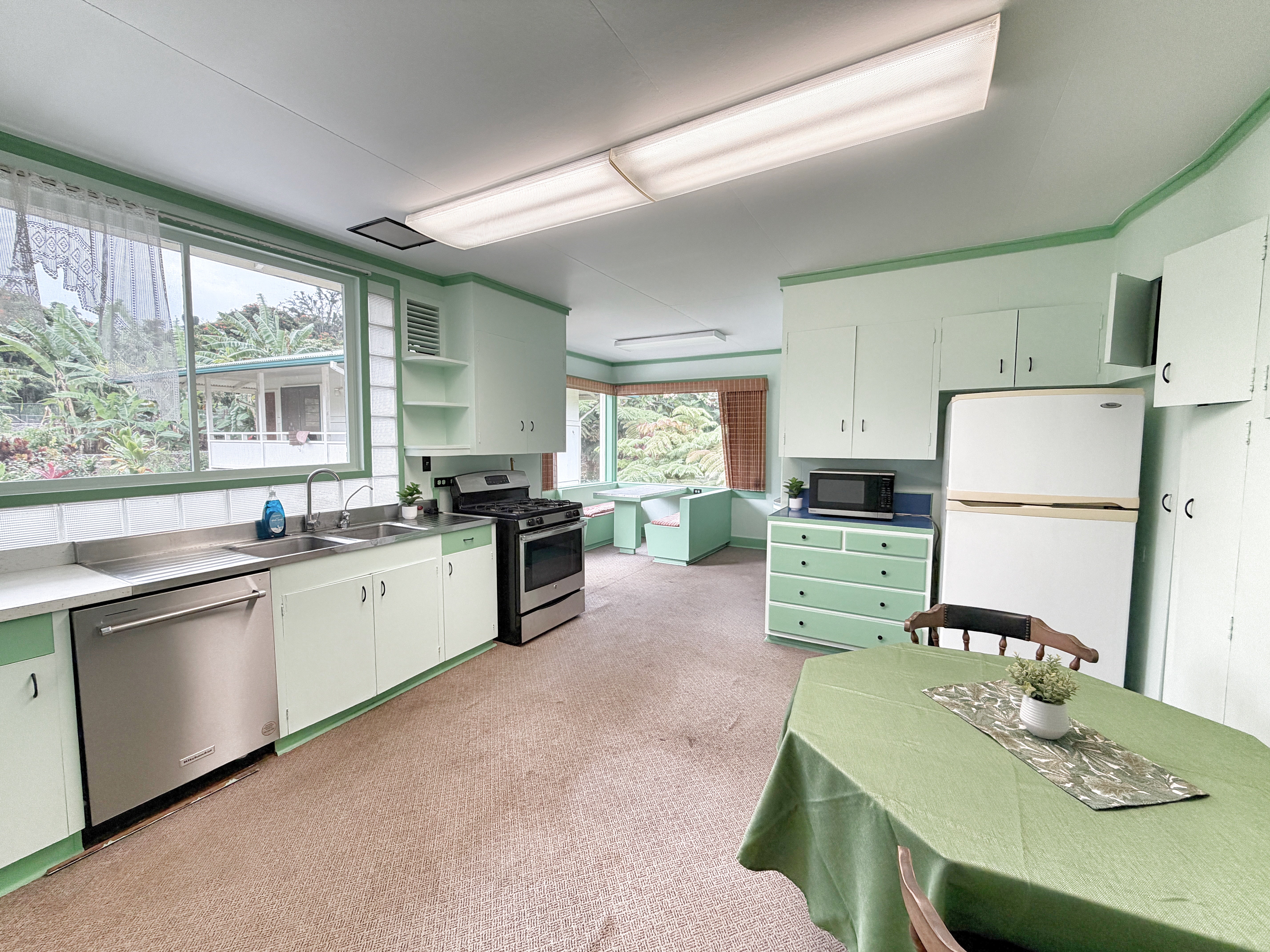 81-1027 KONAWAENA SCHOOL RD