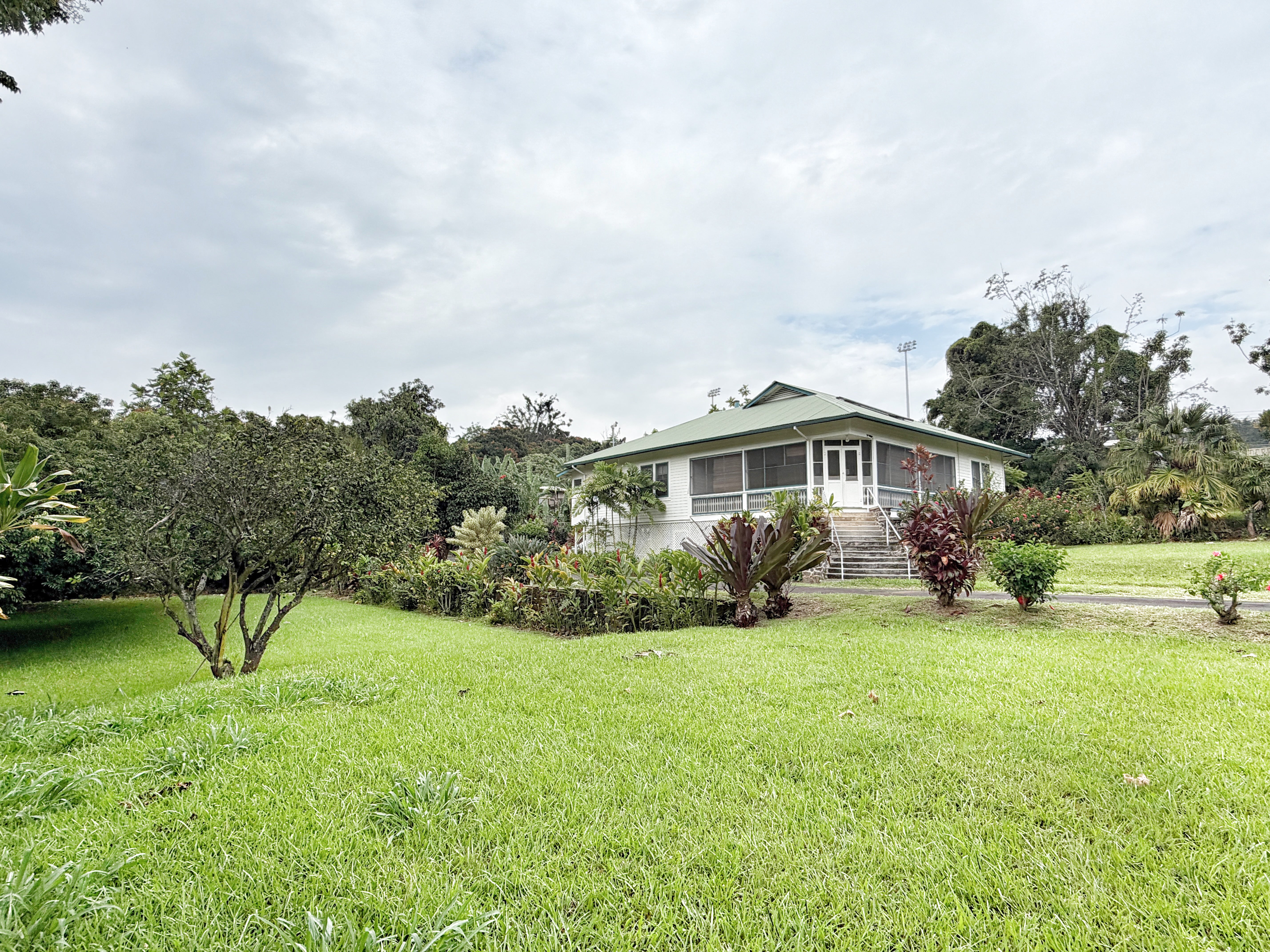 81-1027 KONAWAENA SCHOOL RD