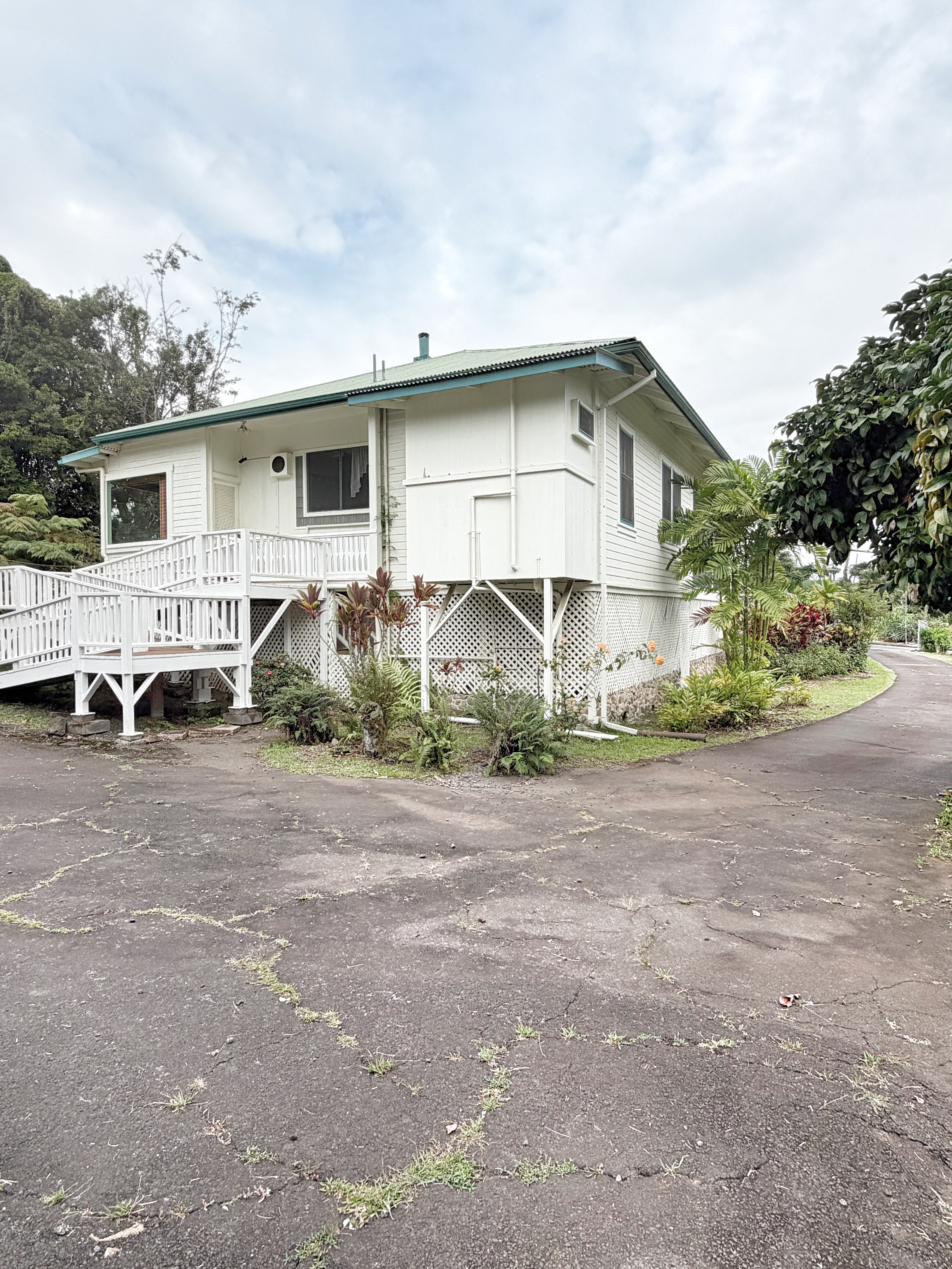81-1027 KONAWAENA SCHOOL RD