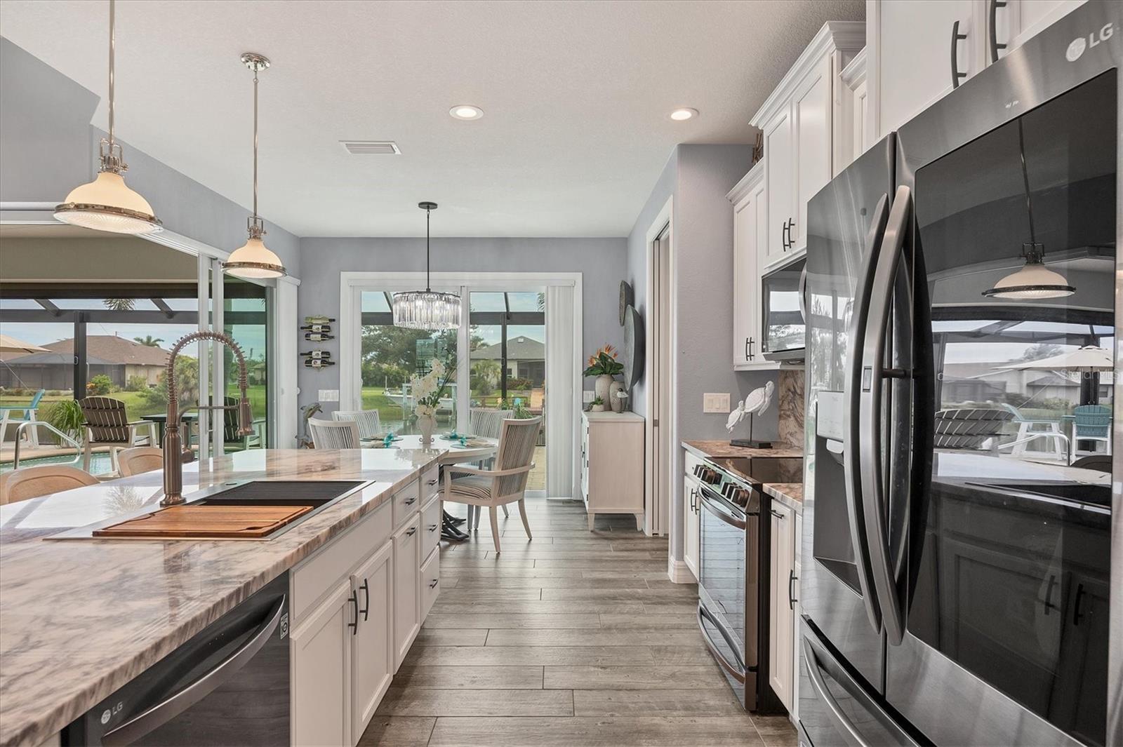15704 LAKELAND CIR