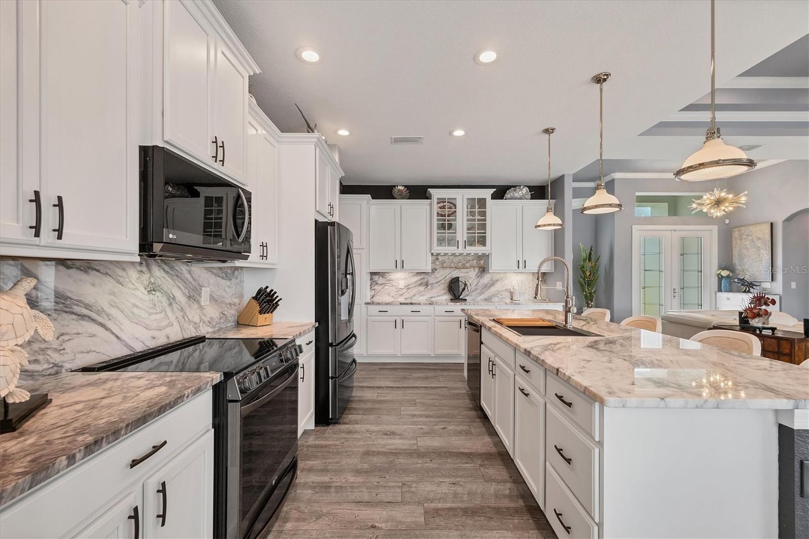 15704 LAKELAND CIR
