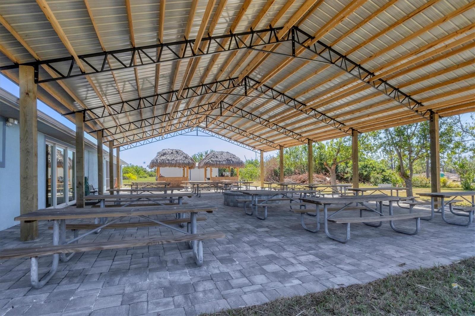 15704 LAKELAND CIR