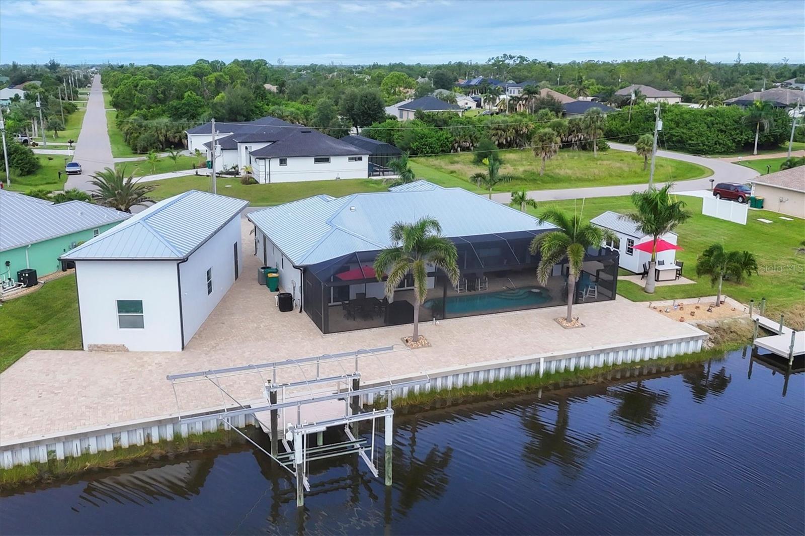 15704 LAKELAND CIR