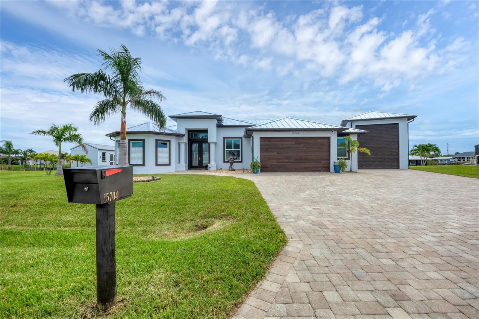 15704 LAKELAND CIR