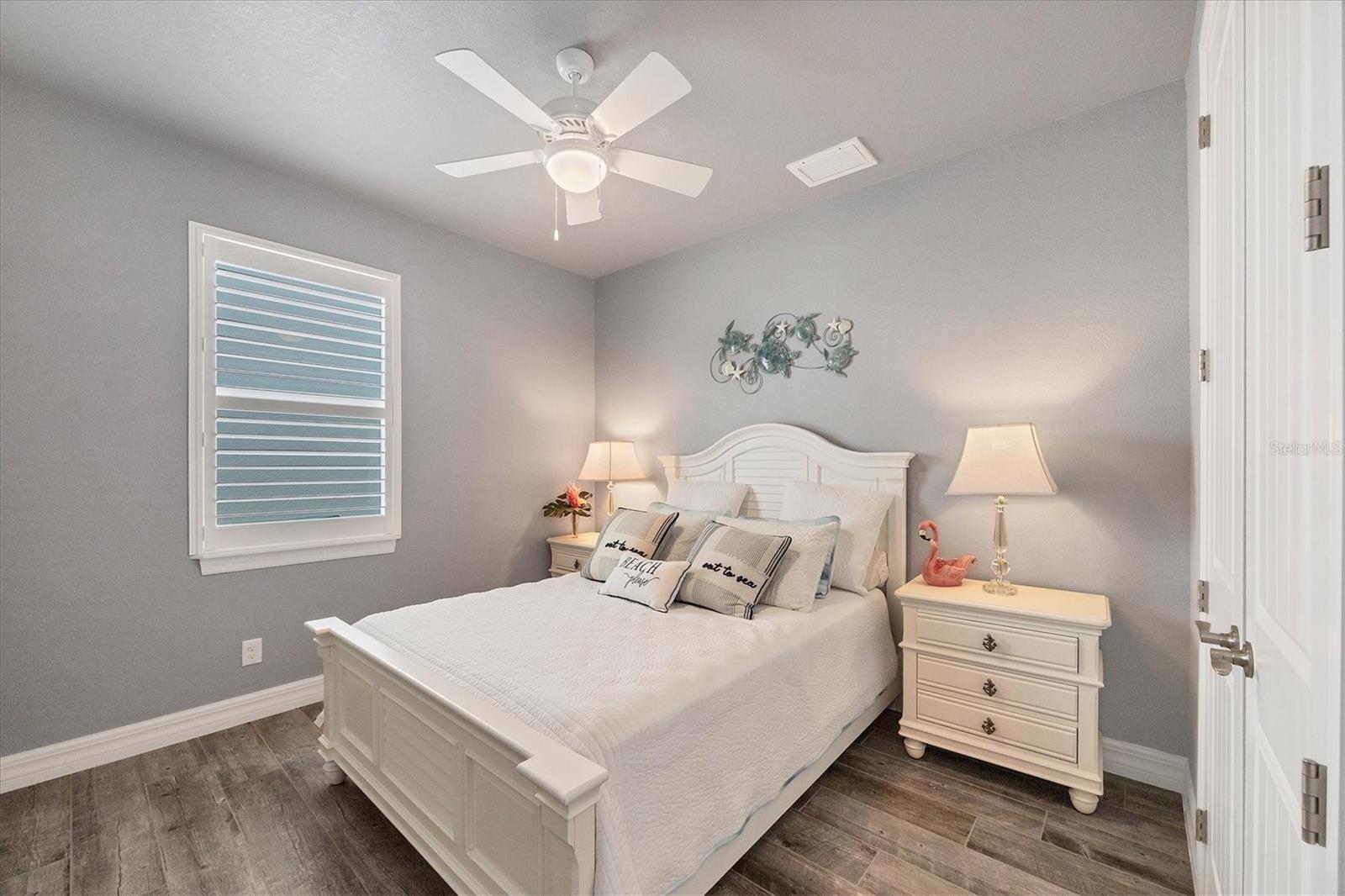 15704 LAKELAND CIR