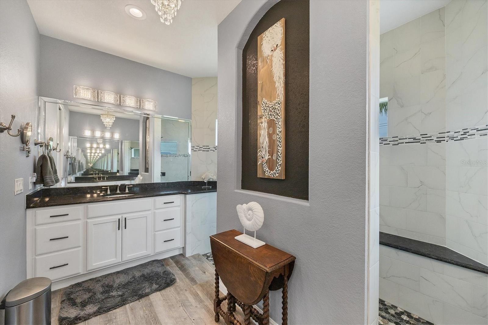 15704 LAKELAND CIR