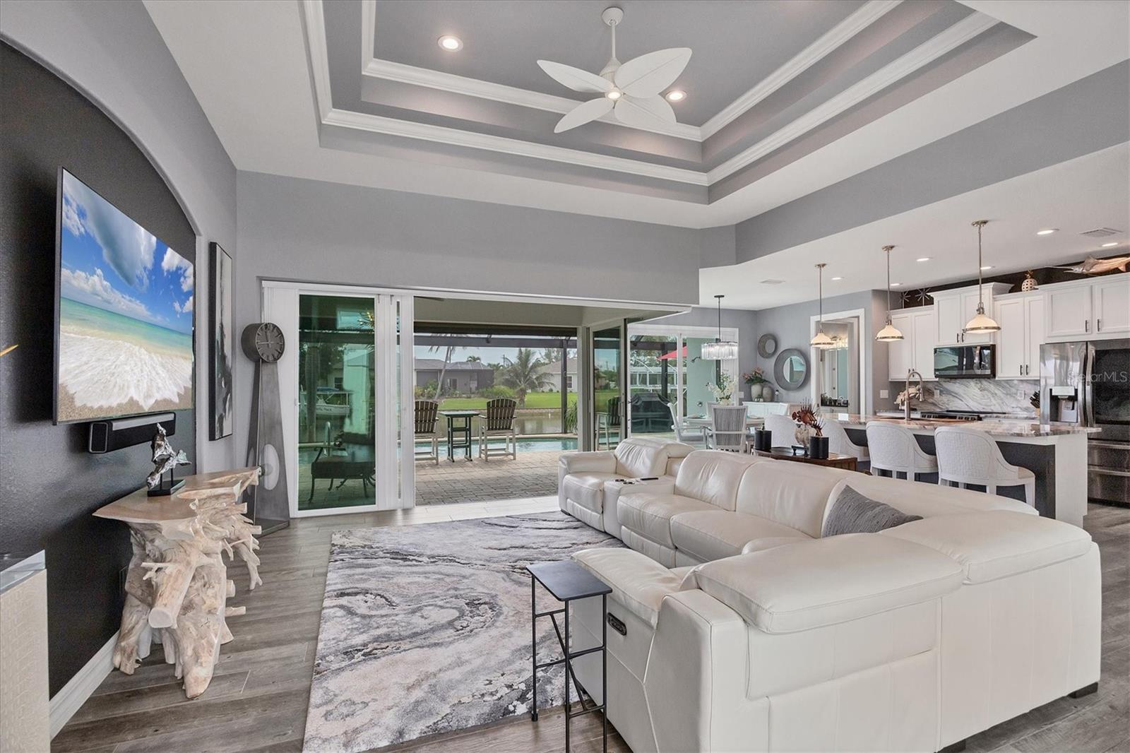 15704 LAKELAND CIR