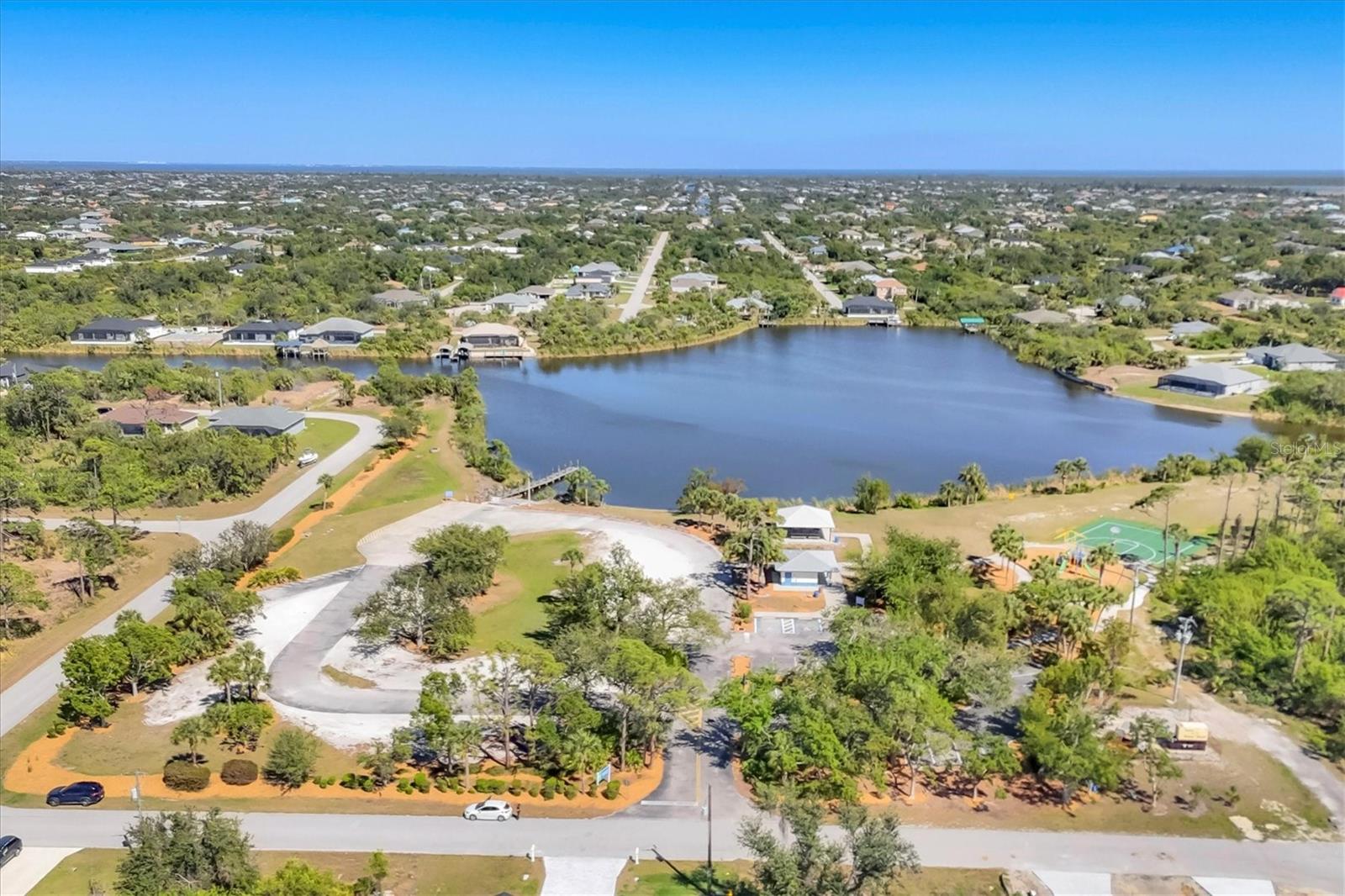 15704 LAKELAND CIR
