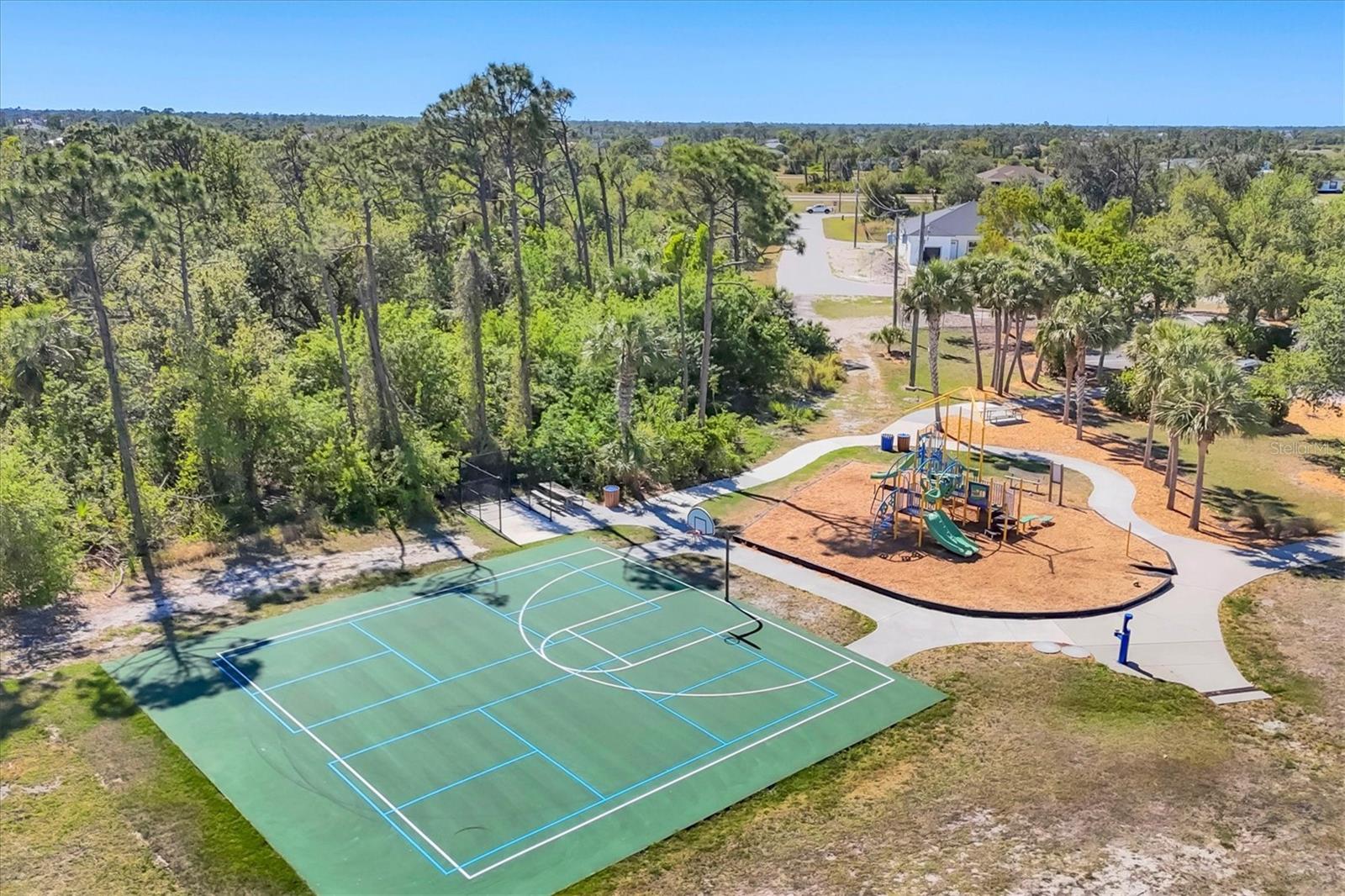 15704 LAKELAND CIR