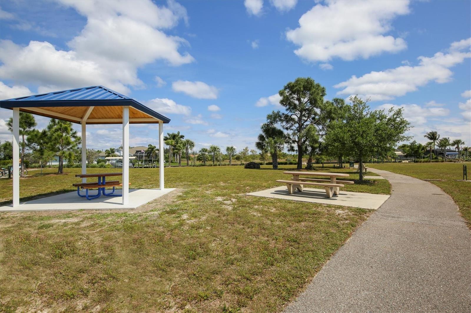 15704 LAKELAND CIR