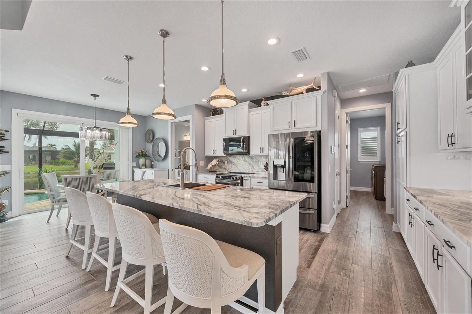 15704 LAKELAND CIR