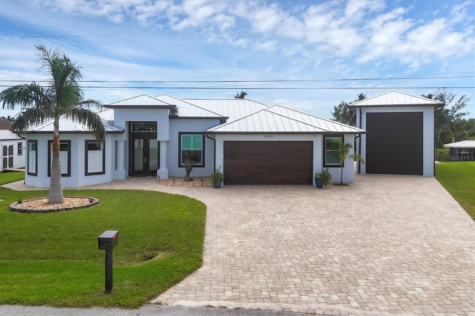 15704 LAKELAND CIR