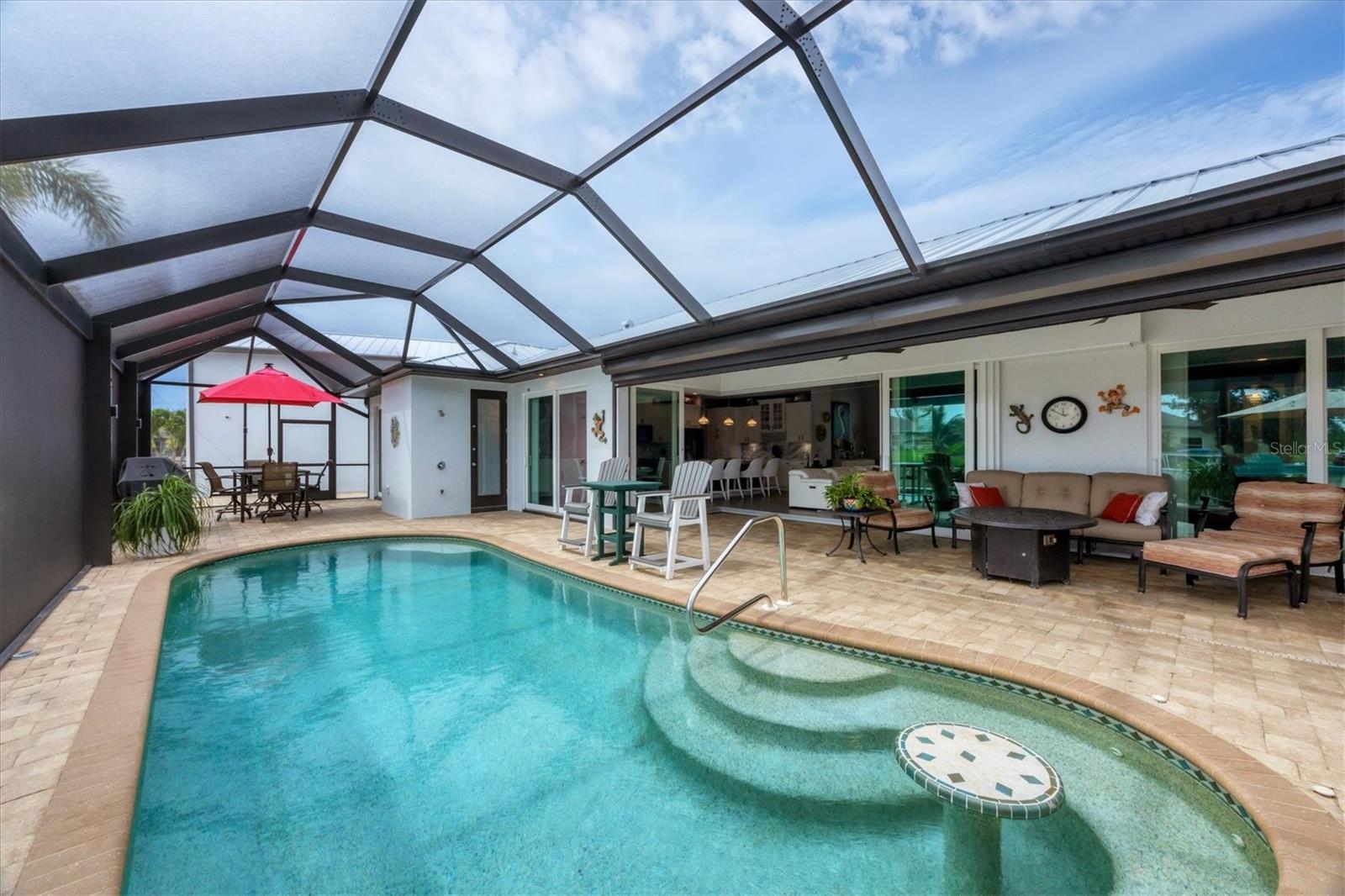 15704 LAKELAND CIR