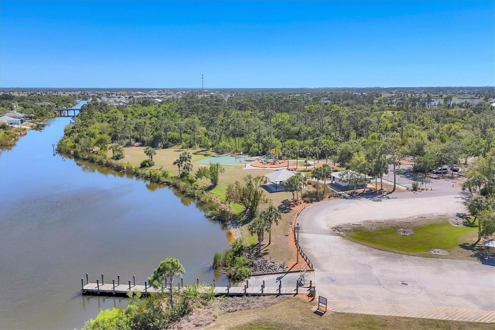 15704 LAKELAND CIR