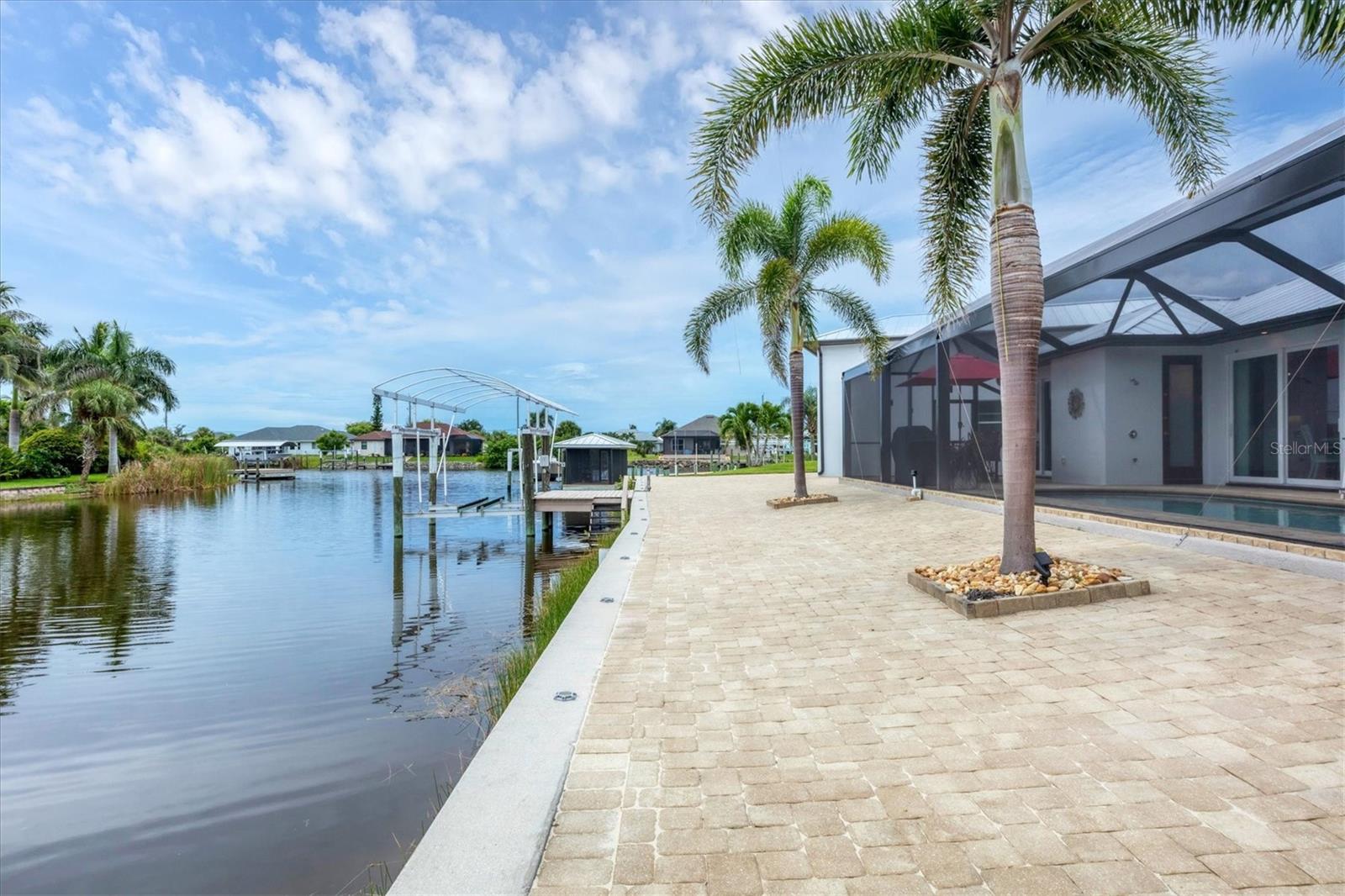 15704 LAKELAND CIR