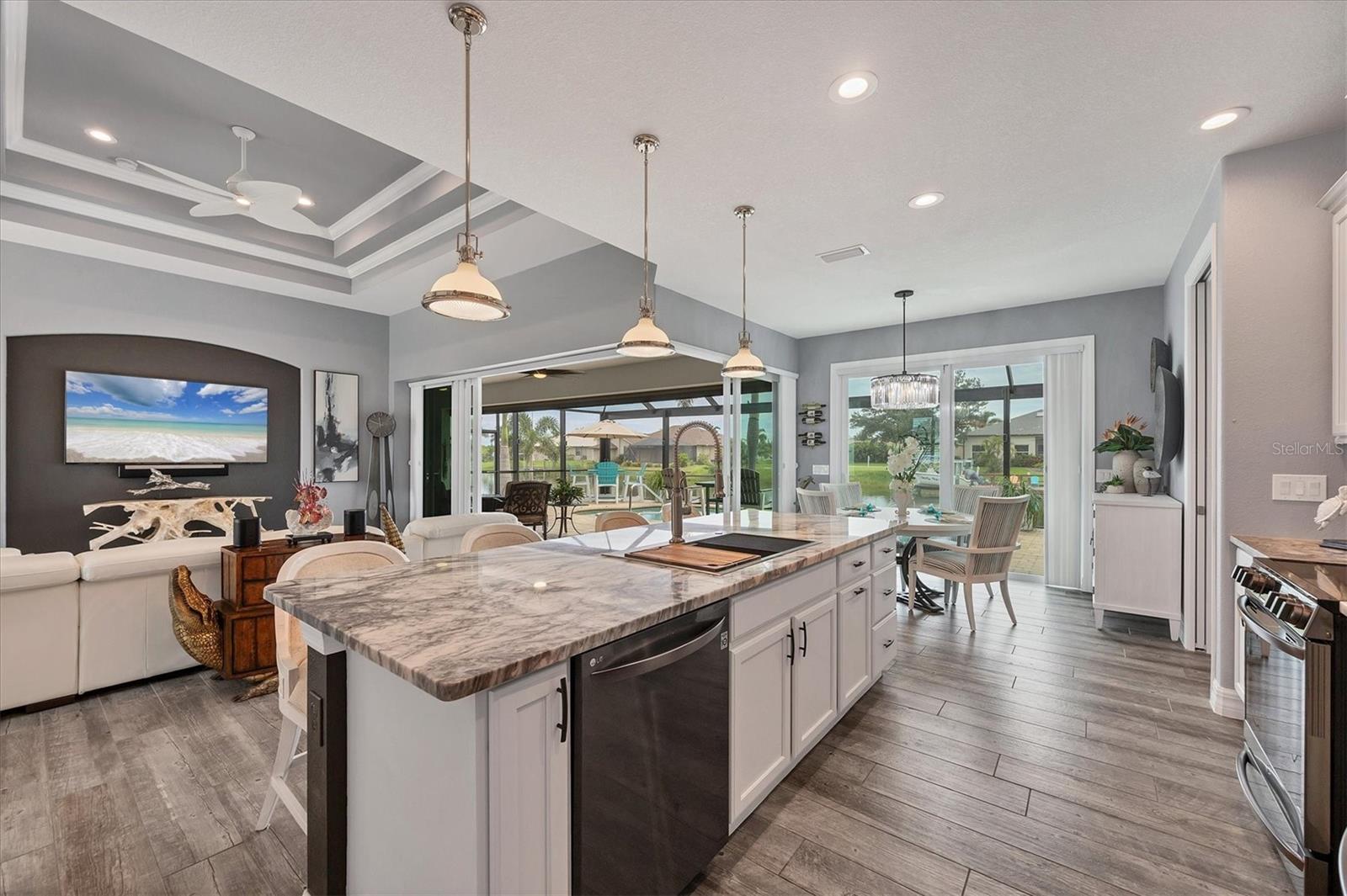 15704 LAKELAND CIR