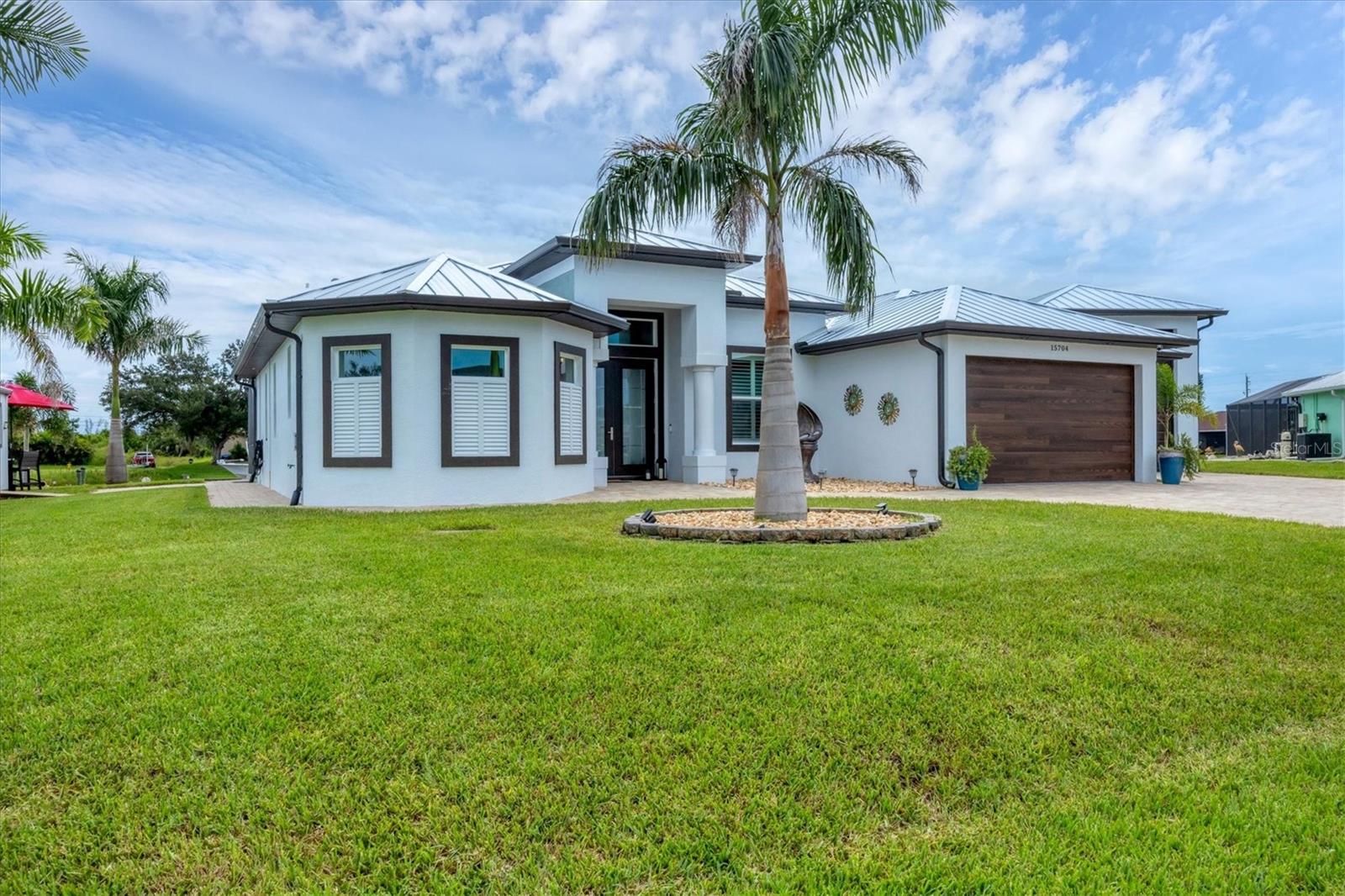 15704 LAKELAND CIR