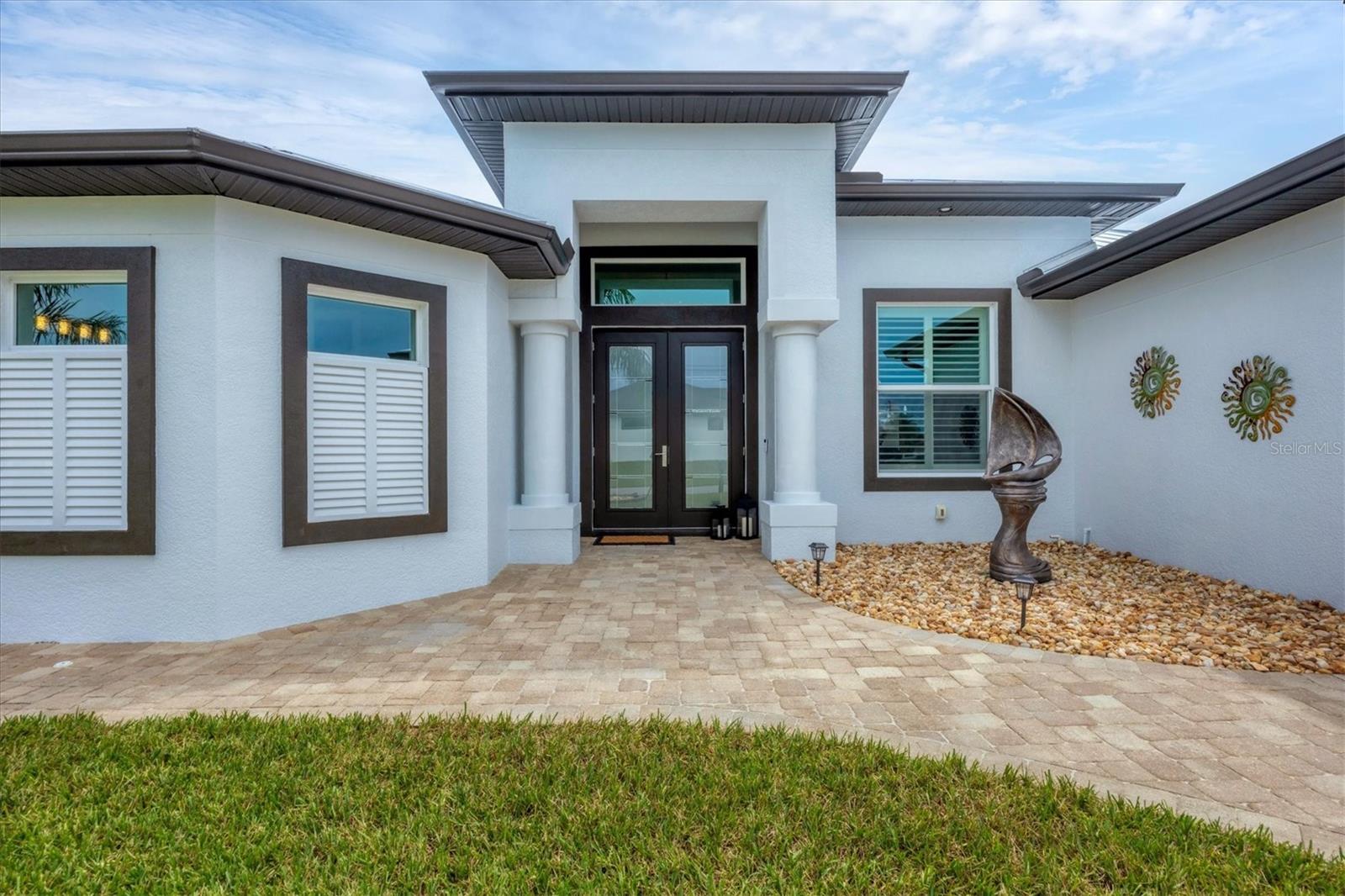 15704 LAKELAND CIR