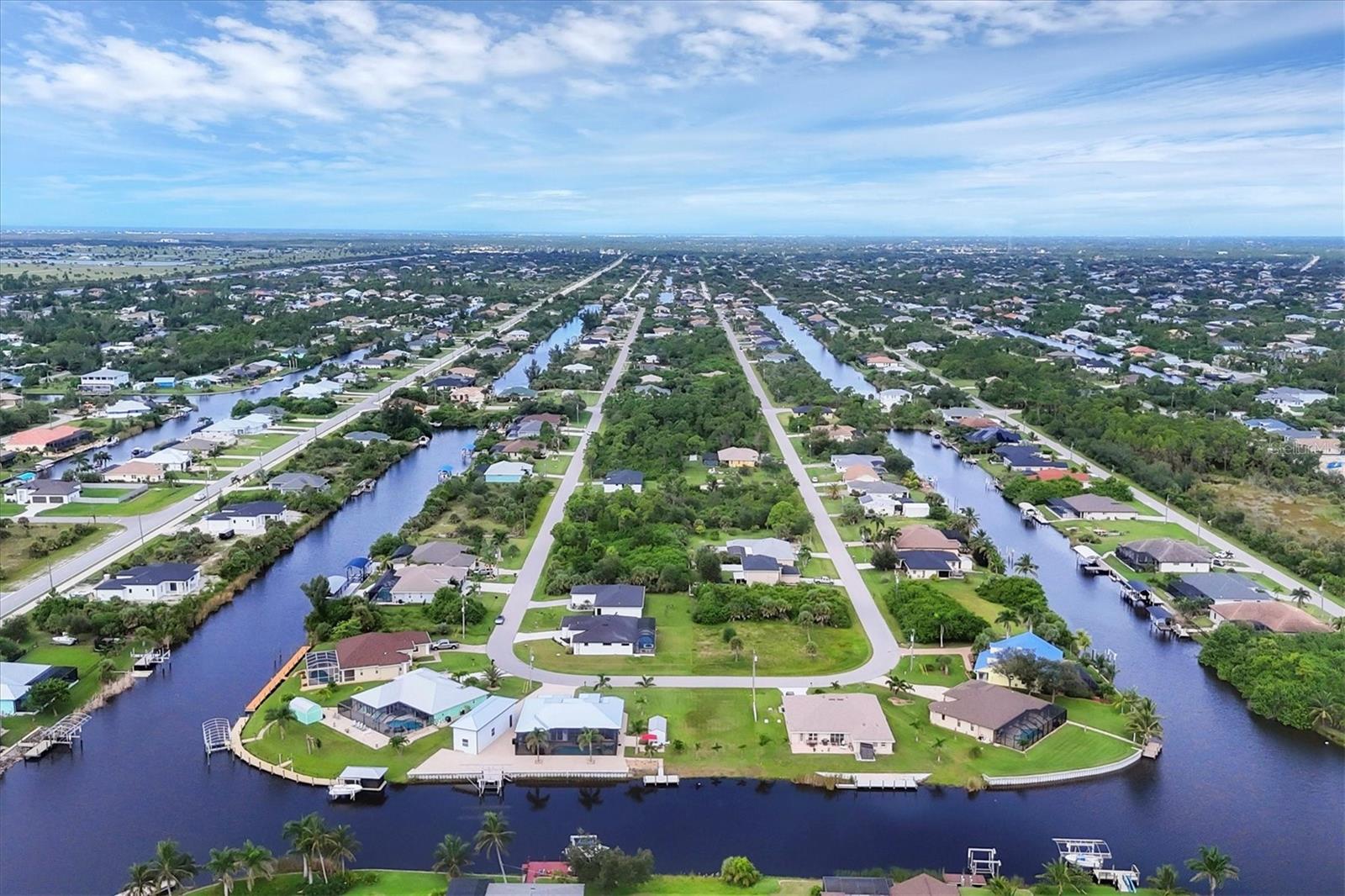 15704 LAKELAND CIR