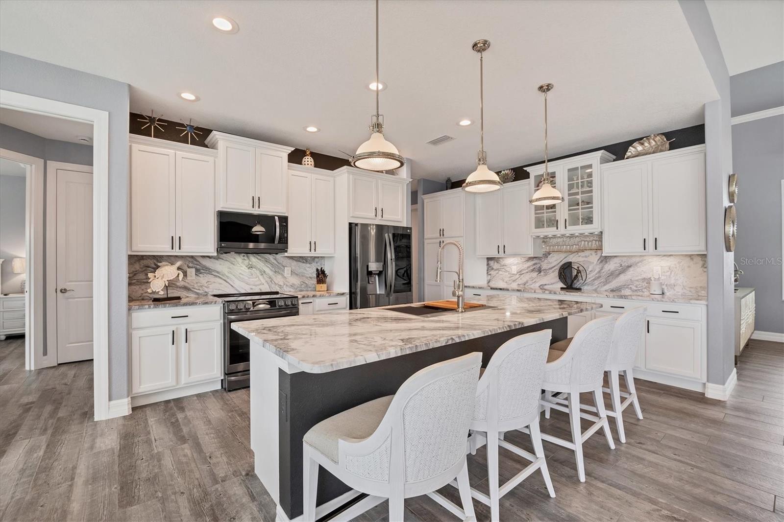 15704 LAKELAND CIR