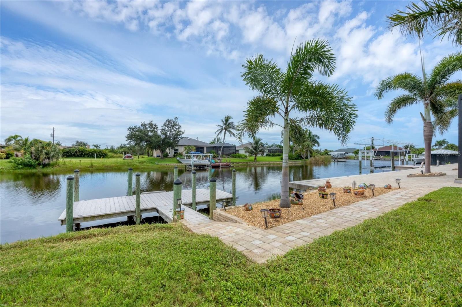 15704 LAKELAND CIR