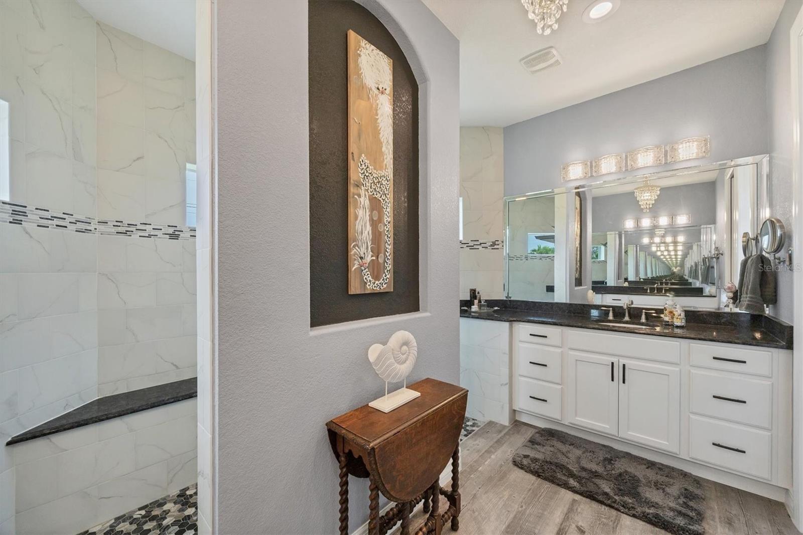 15704 LAKELAND CIR