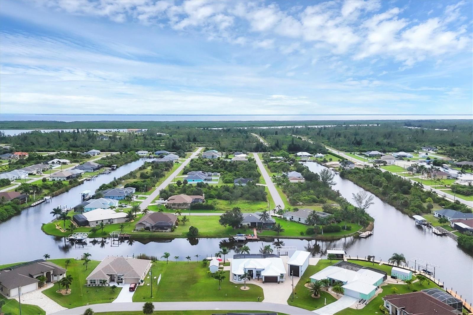 15704 LAKELAND CIR