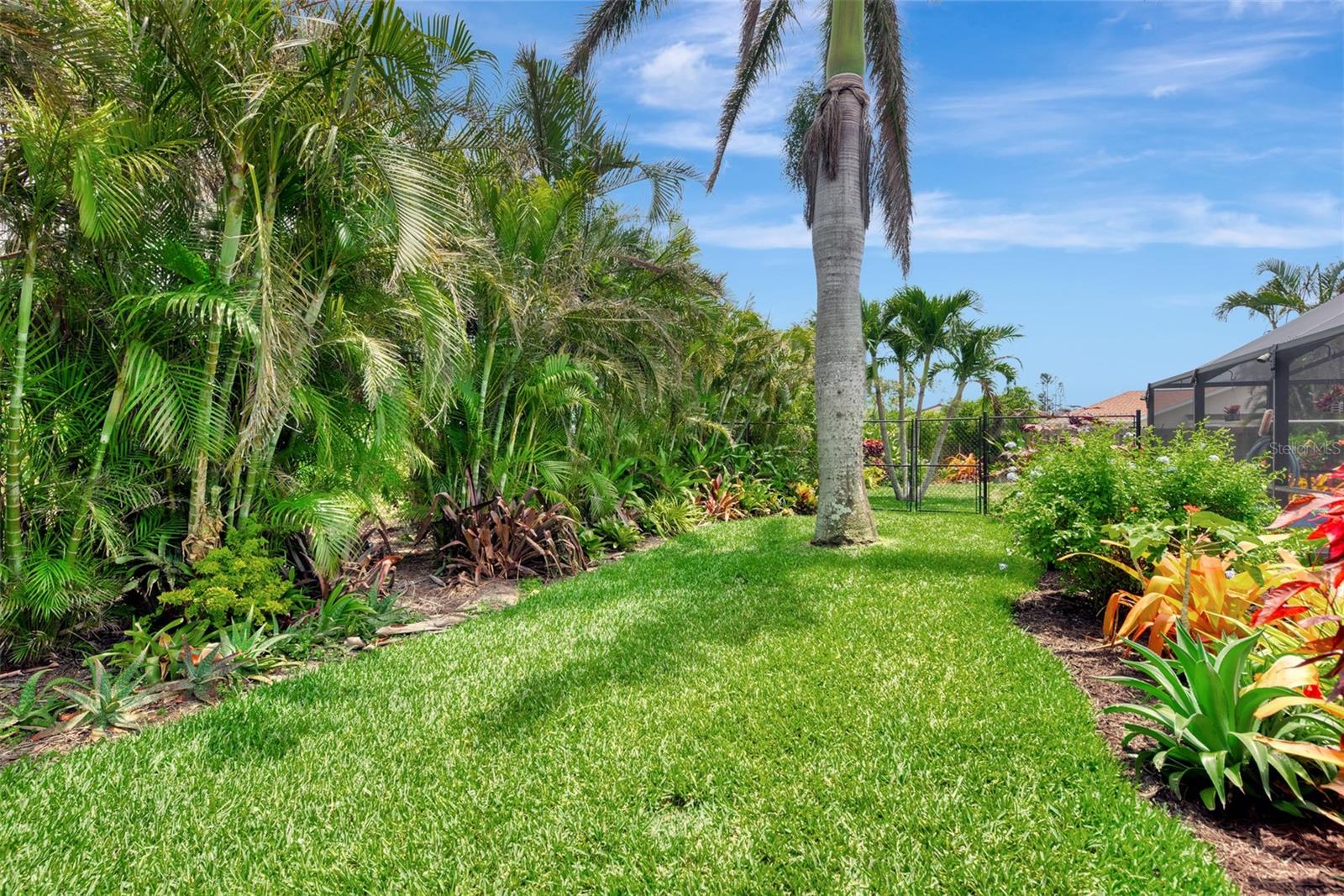 8170 CASA DE MEADOWS DR