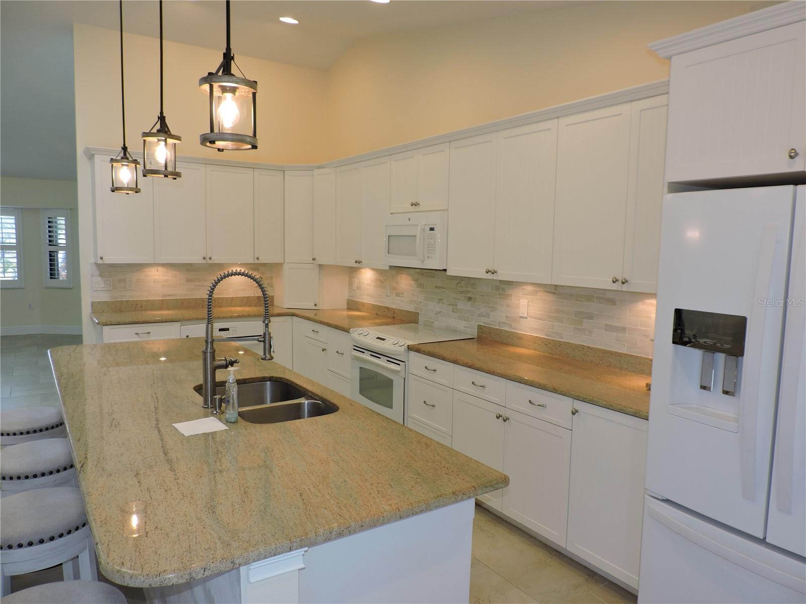 8170 CASA DE MEADOWS DR