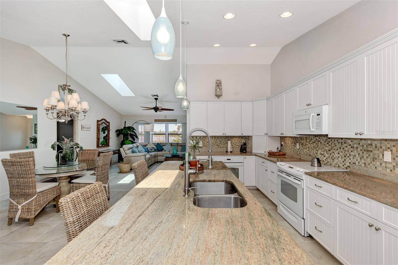 8170 CASA DE MEADOWS DR