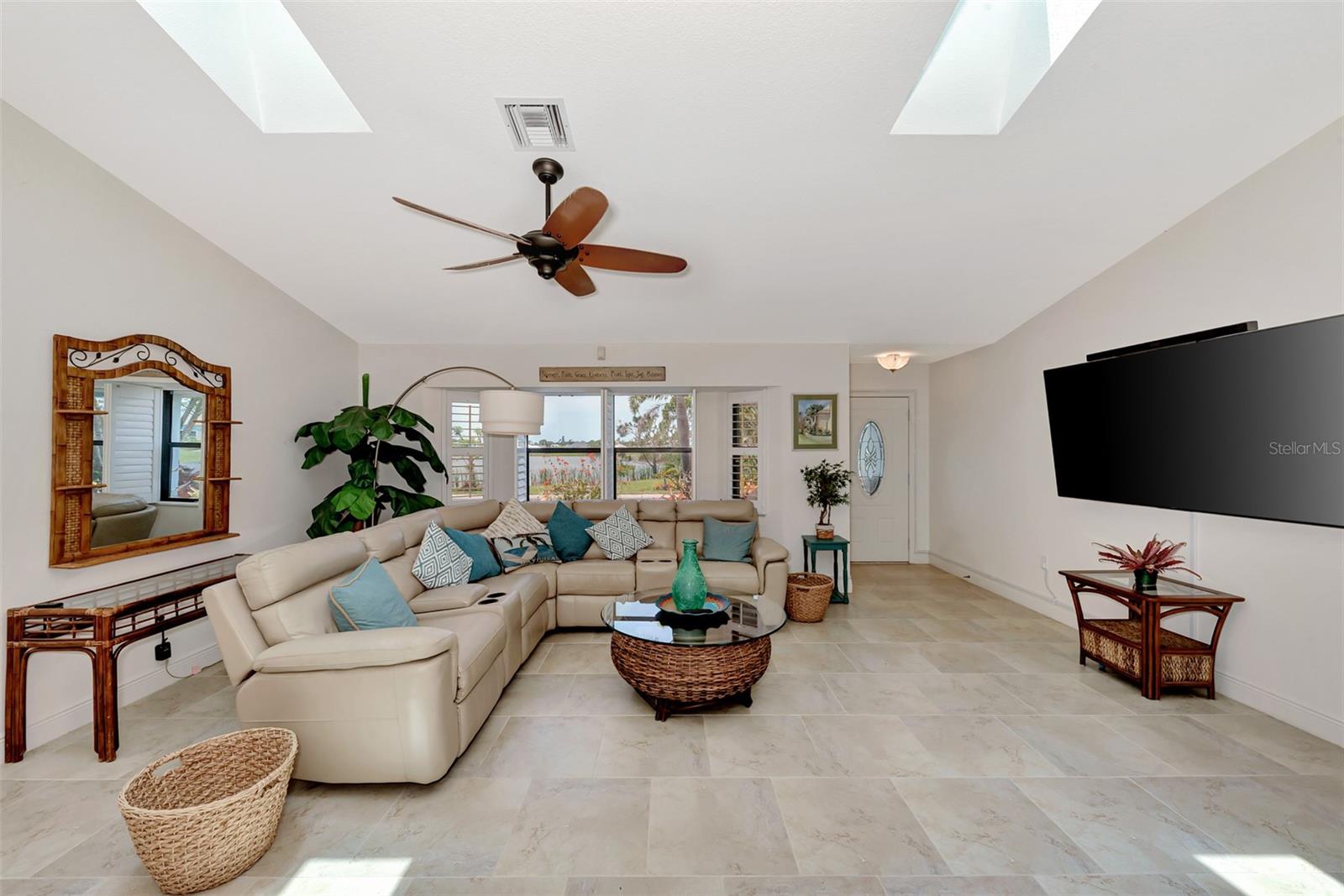 8170 CASA DE MEADOWS DR