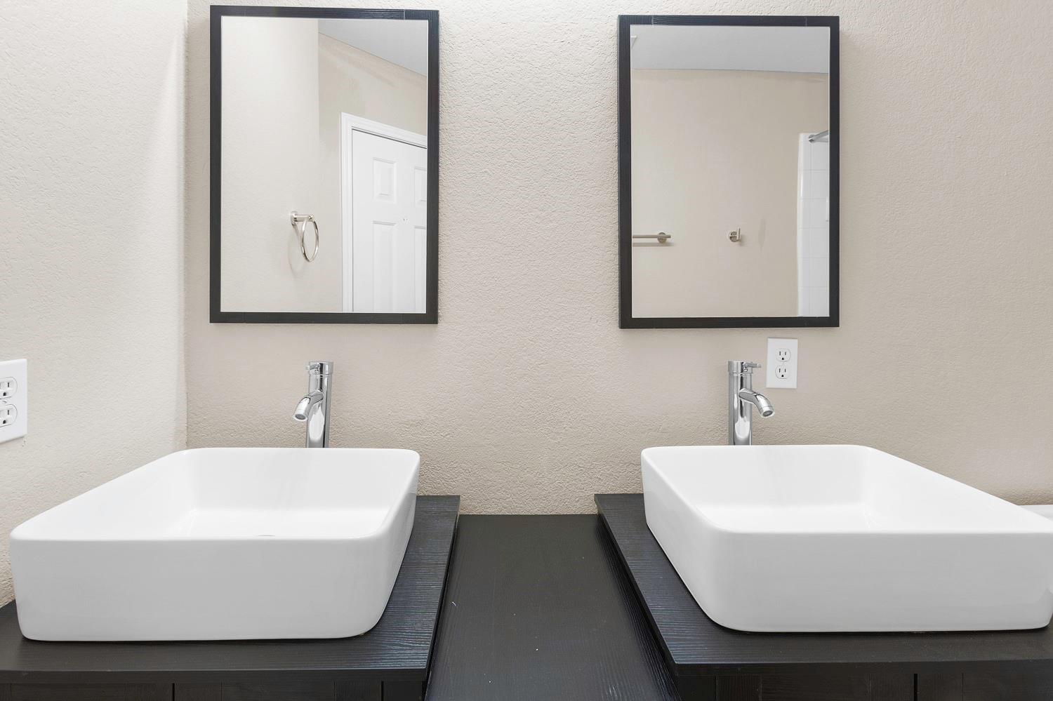 7024 Thistle Hill WAY