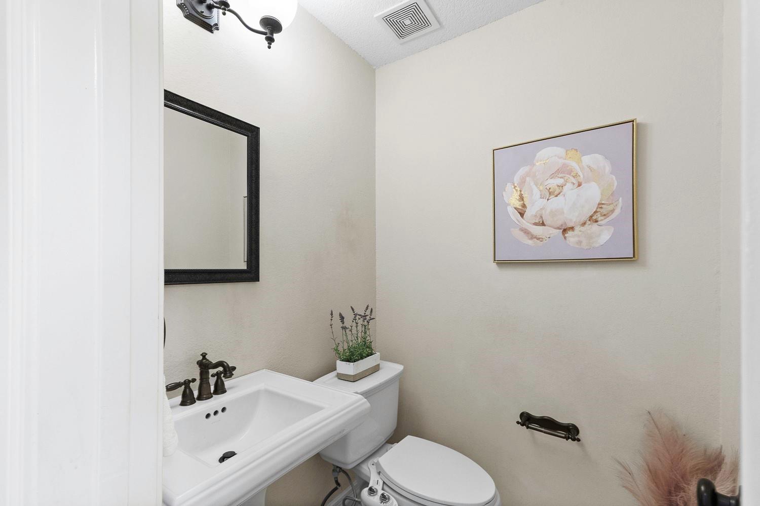 7024 Thistle Hill WAY