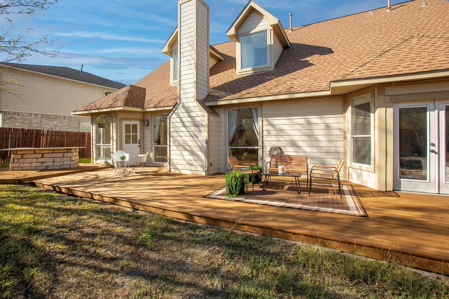 7024 Thistle Hill WAY