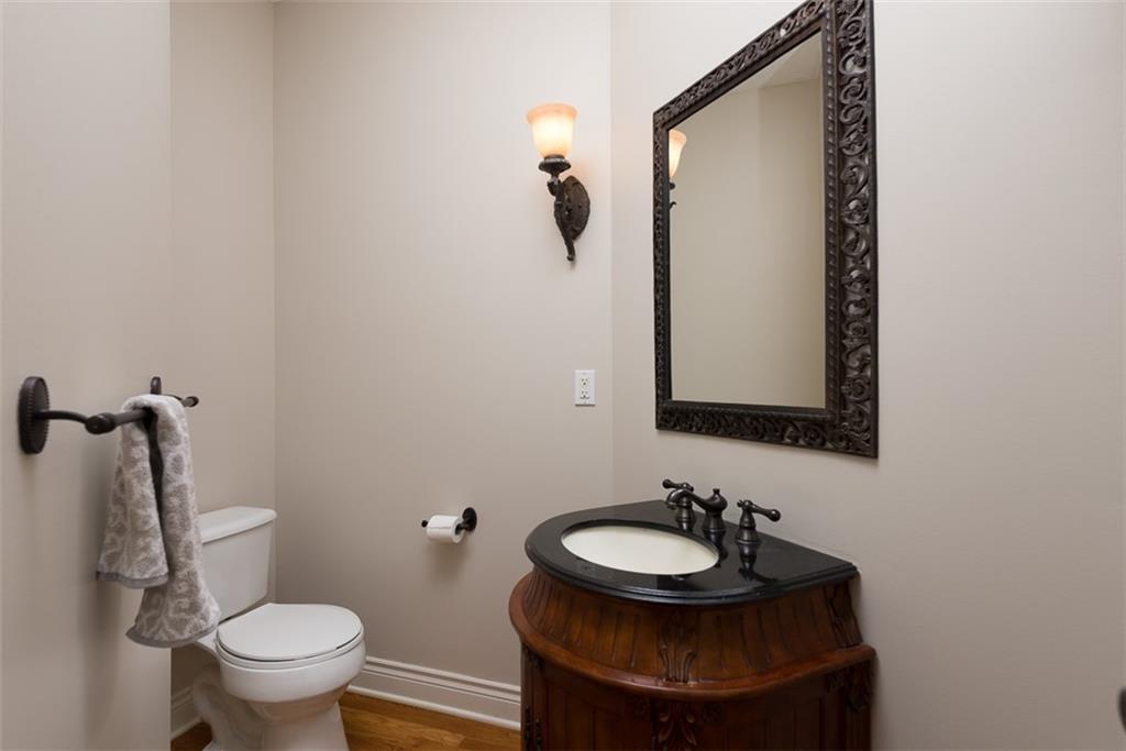 709 NE Twin Brook Drive